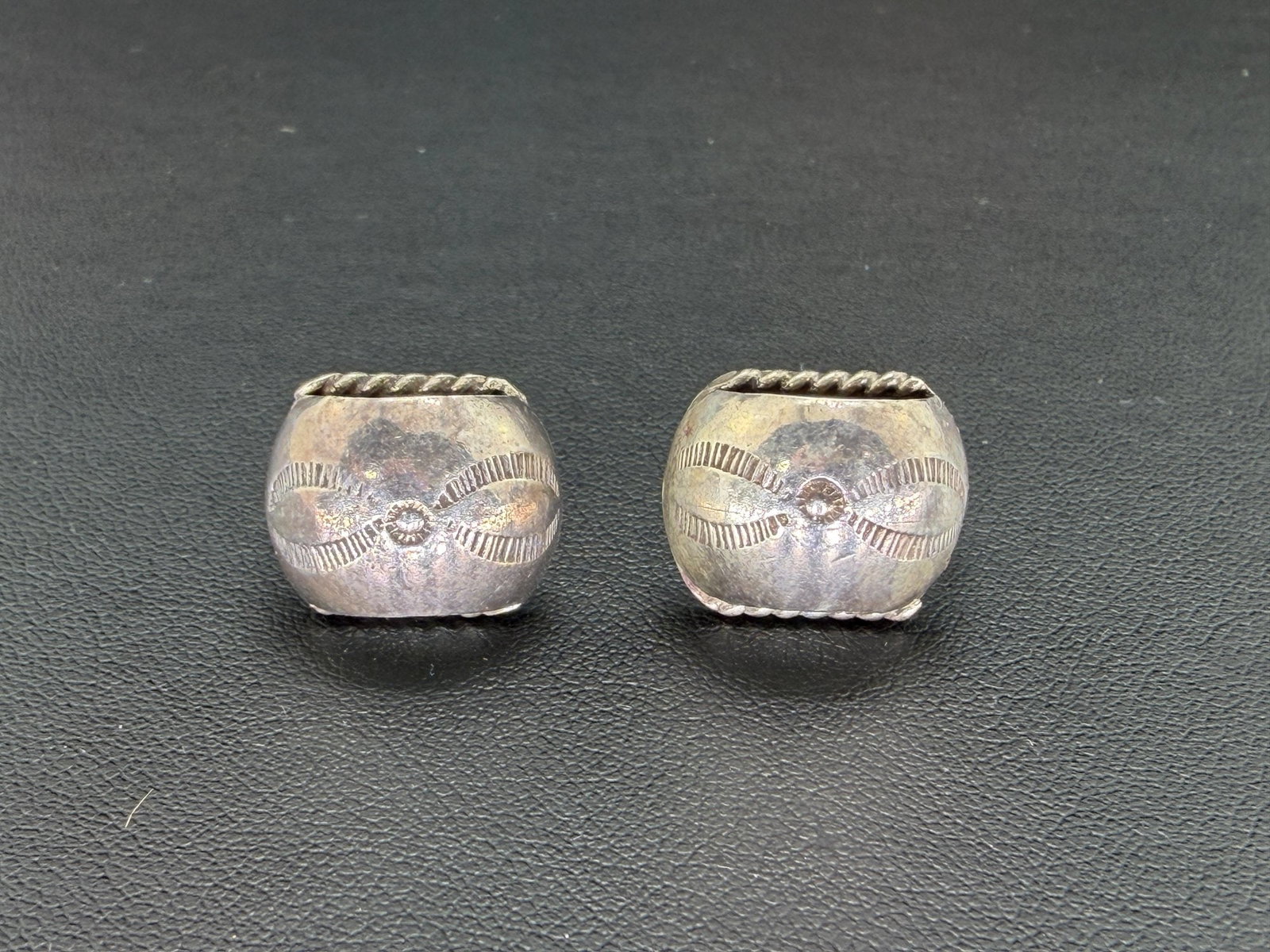 Pre-owned 925 Sterling Silver Stud Earrings (1 of 6)