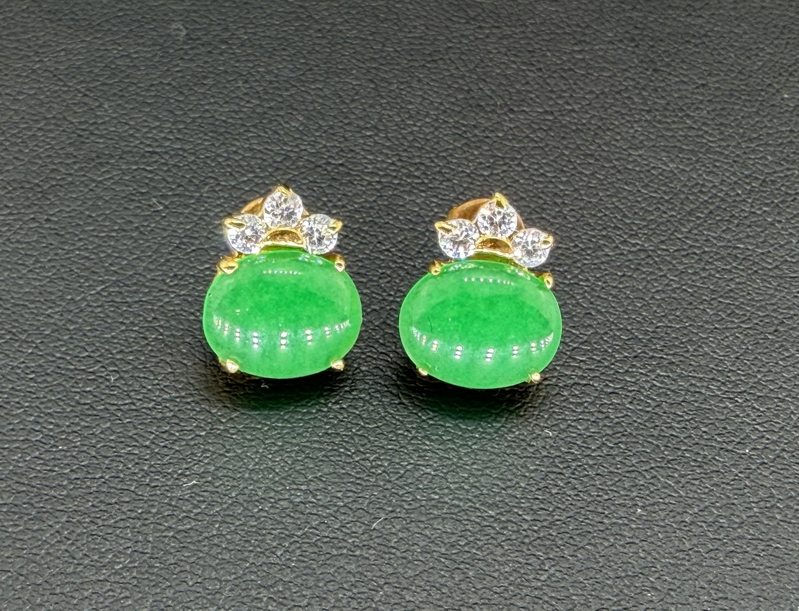 Pre-owned Vintage Jade And Moissanite Earrings: 1. Pre-owned- Vintage Jade and Moissanite Earrings 2. All stamps hallmarks or markings are shown as received and are for reference purposes only. Verification is the sole responsibility of the buyer.3