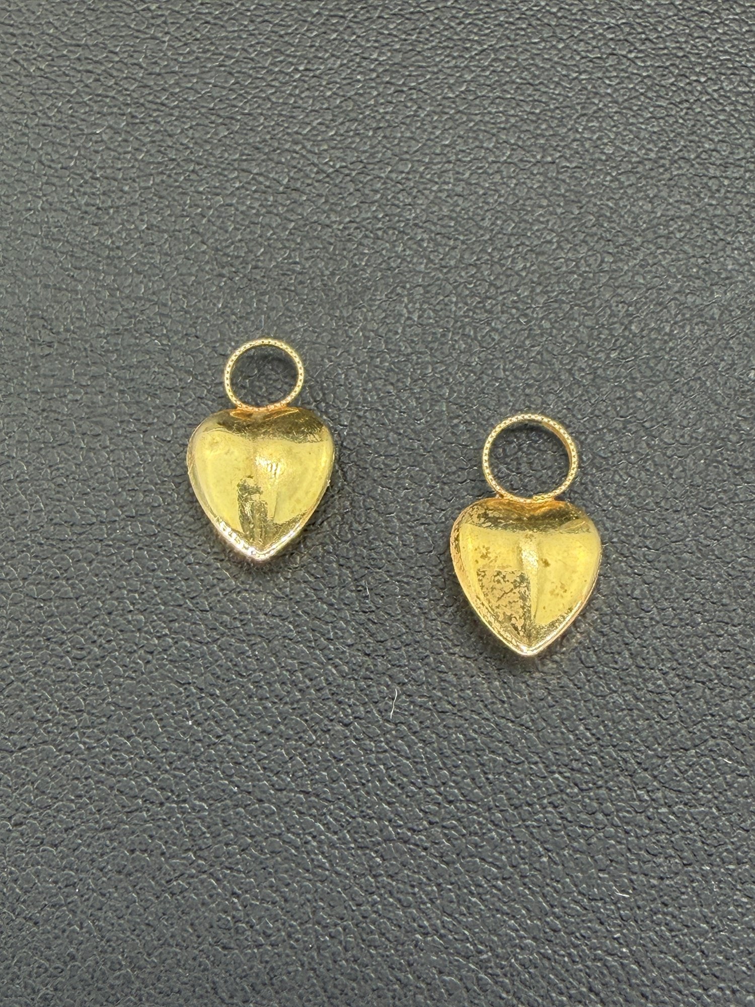 Pre-owned 14K Gold Stamped Earrings: 1. Pre-owned- 14K Gold Stamped Earrings2. All stamps hallmarks or markings are shown as received and are for reference purposes only. Verification is the sole responsibility of the buyer.3. Please rev
