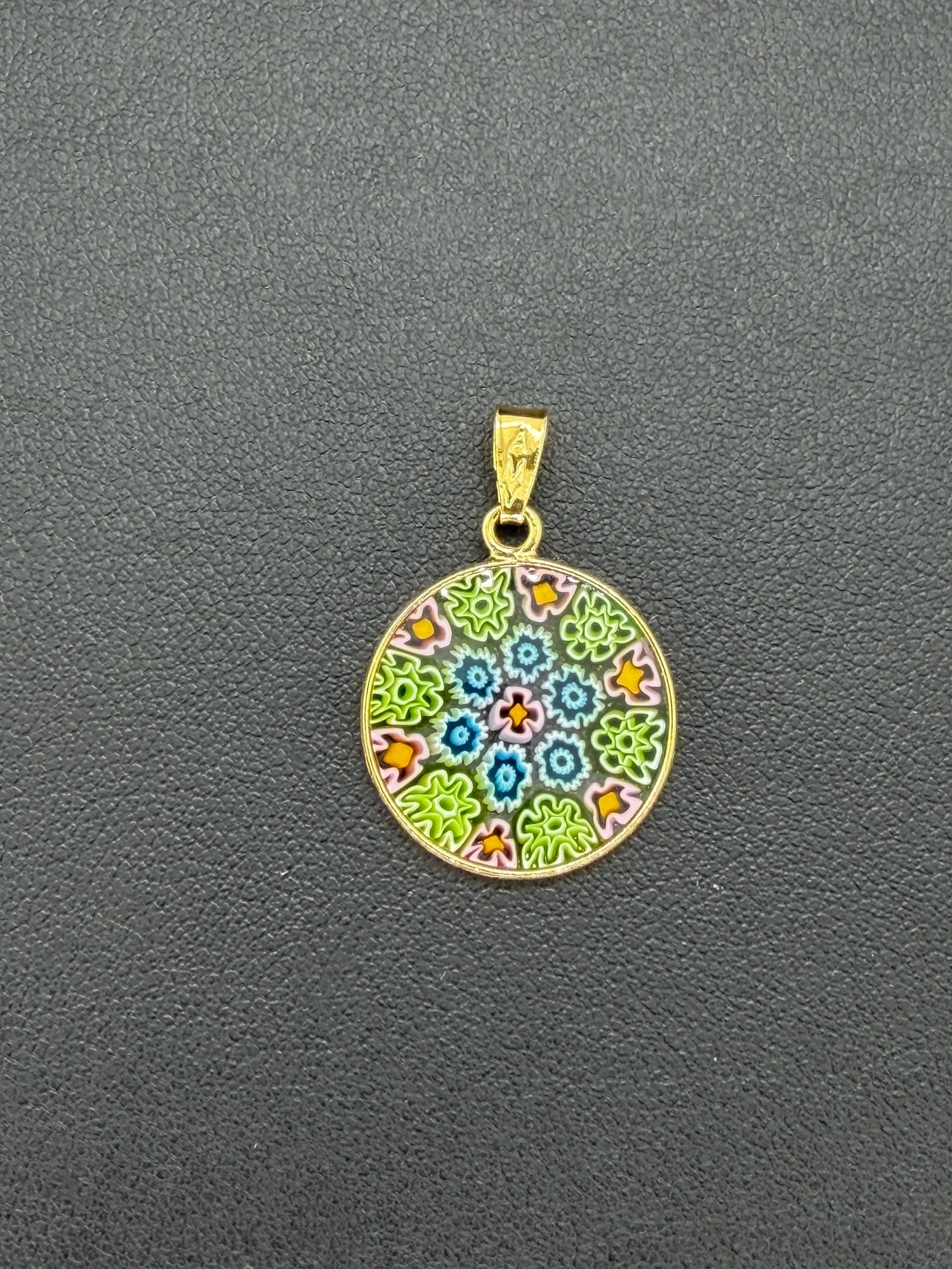 Pre-owned Antica Murrina Venezia Italy Millefiori Glass Pendant Silver Gold Plated 24 Kt: 1. Pre-owned- Antica Murrina Venezia Italy Millefiori Glass Pendant Silver Gold Plated 24 Kt2. All stamps hallmarks or markings are shown as received and are for reference purposes only. Verification 