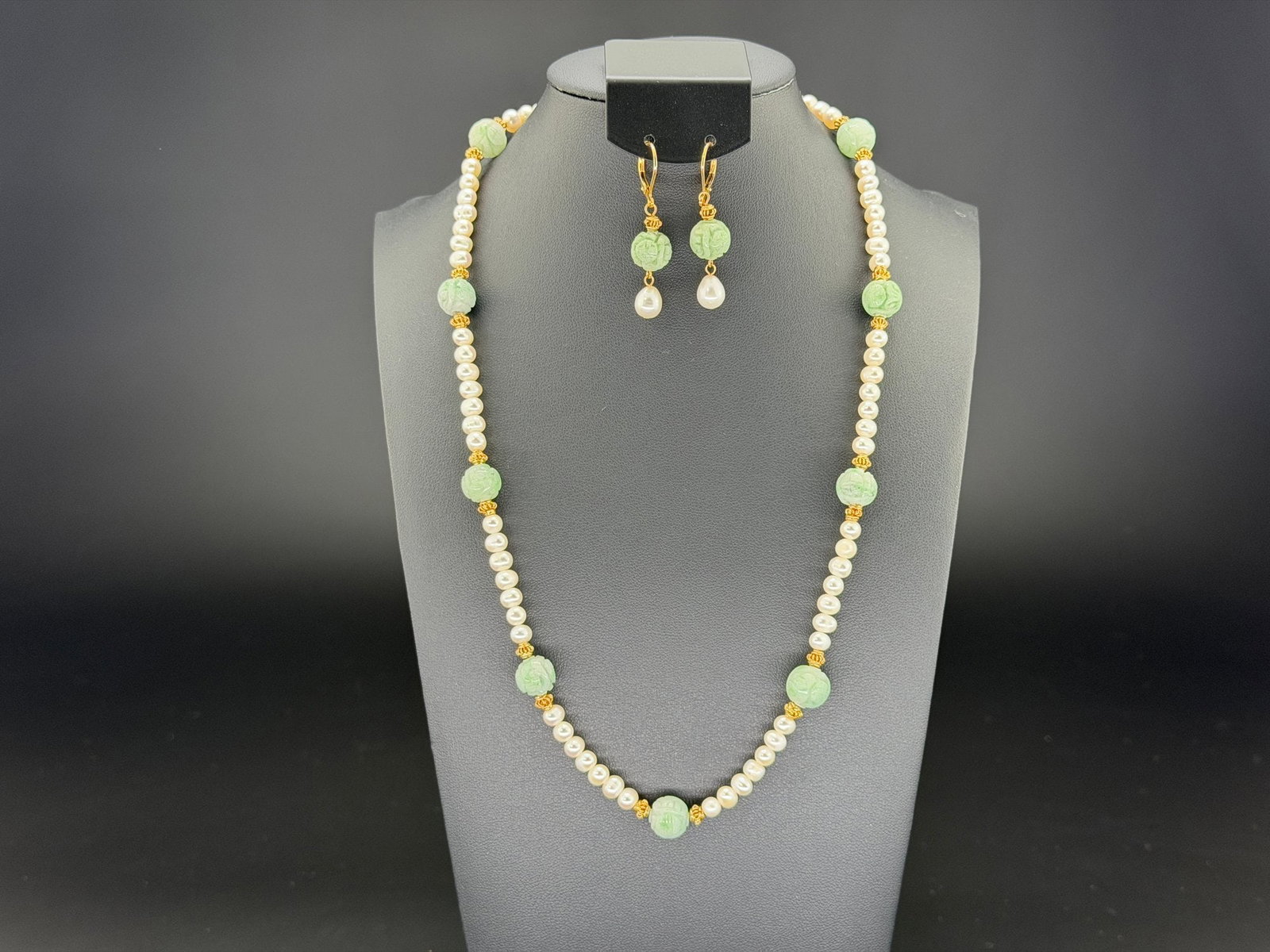 Pre-owned Vintage Museum Reproductions Jade & Pearl Necklace And Earrings Set AAA Original Box & (1 of 10)