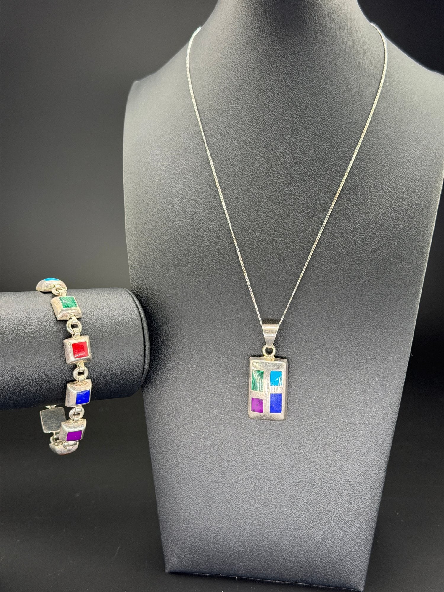 Pre-owned Vintage 925 Sterling Silver Multicolor Gemstone Inlay Bracelet & Pendant Necklace Set: 1. Pre-owned-Kids 2. All stamps hallmarks or markings are shown as received and are for reference purposes only. Verification is the sole responsibility of the buyer.3. Please review all item descript