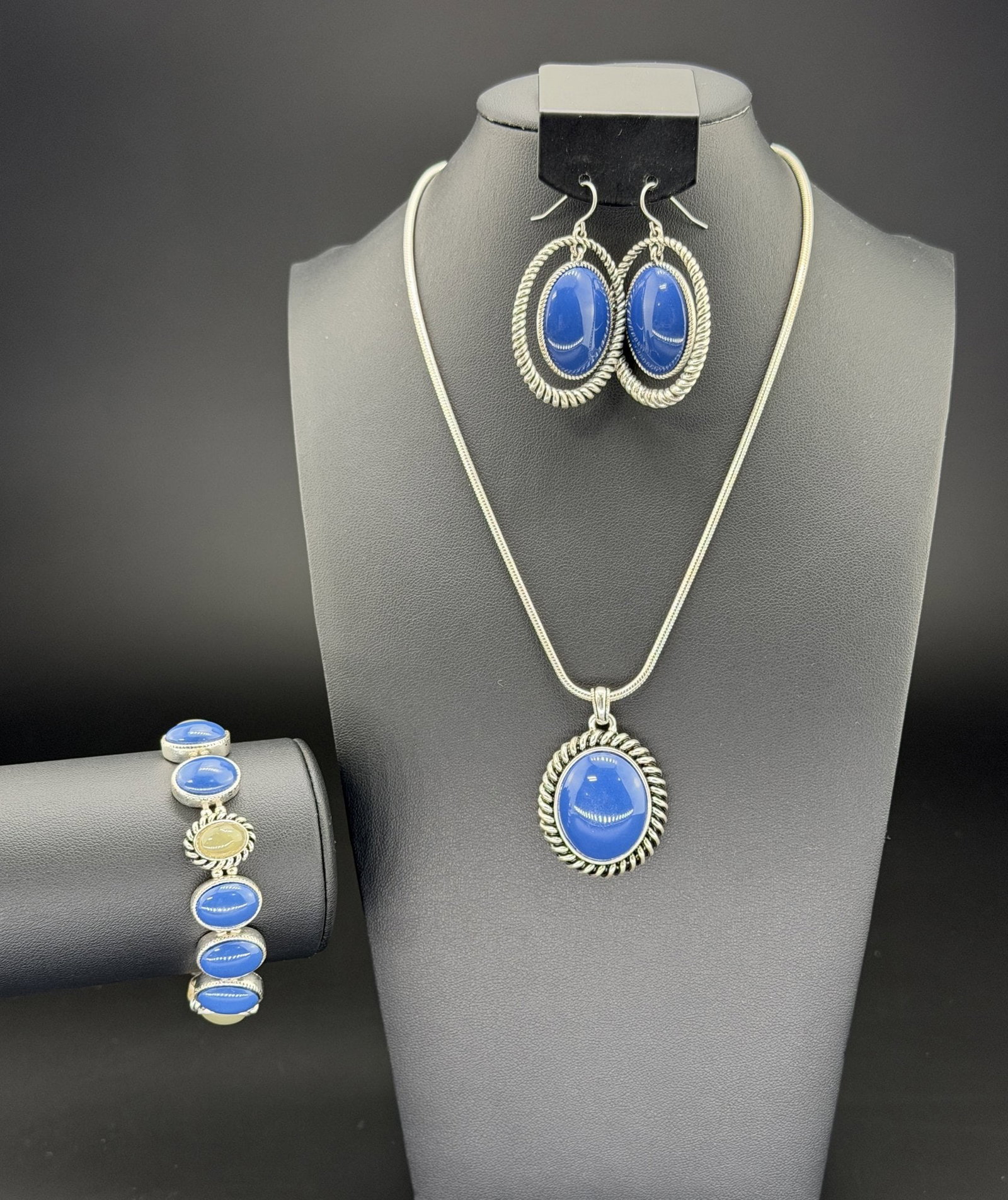 Pre-owned Vintage Trifari Blue Cabochon Pendant Necklace & Dangle Earrings Jewelry Set: 1. Pre-owned-Vintage Trifari Blue Cabochon Pendant Necklace & Dangle Earrings Jewelry Set2. All stamps hallmarks or markings are shown as received and are for reference purposes only. Verification