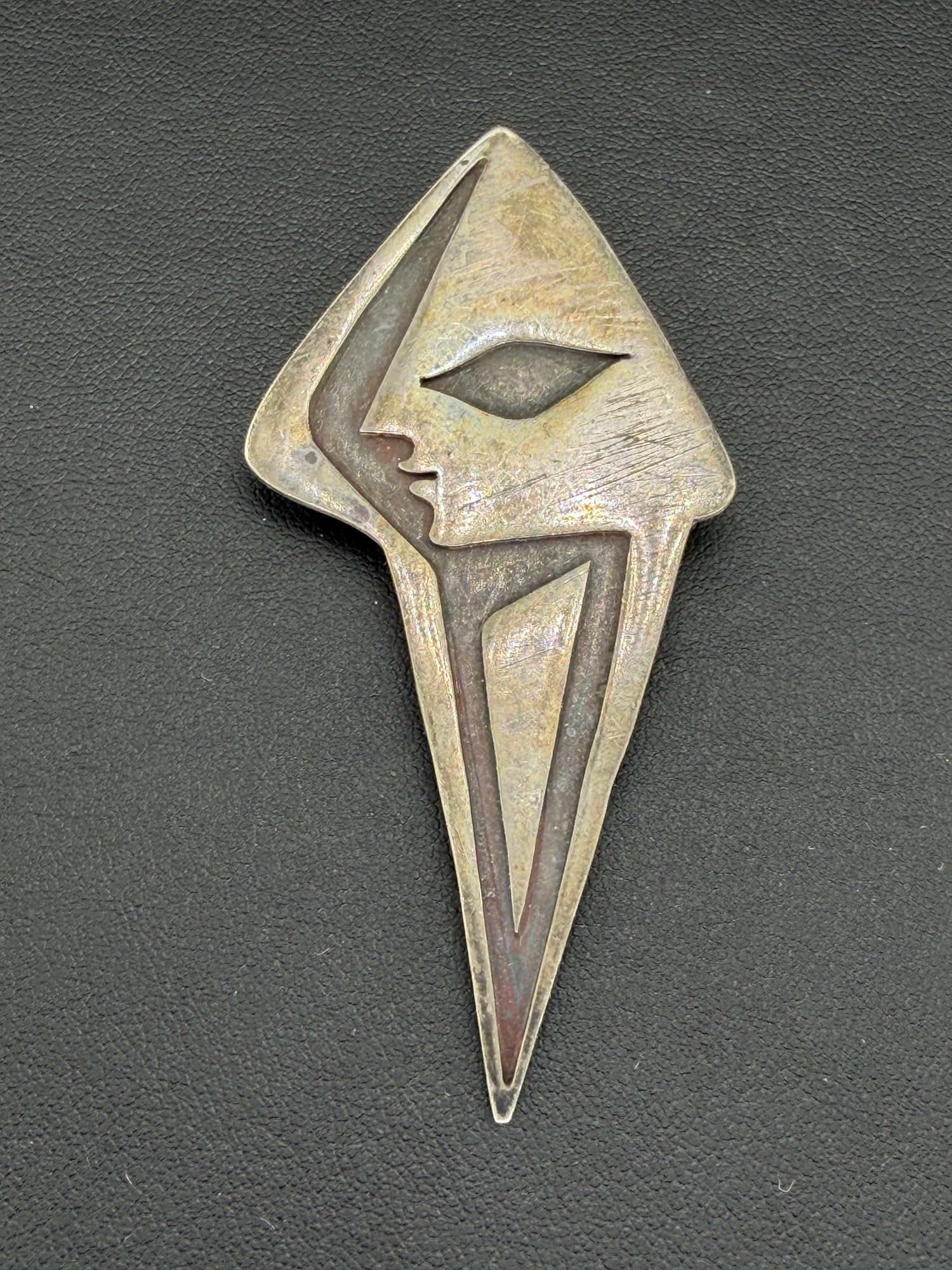 Pre-owned Vintage Sterling Silver Modernist Abstract Face Brooch Pendant AAA Signed 108: 1. Pre-owned- Vintage Sterling Silver Modernist Abstract Face Brooch Pendant – Signed 1082. All stamps hallmarks or markings are shown as received and are for reference purposes only. Verificati