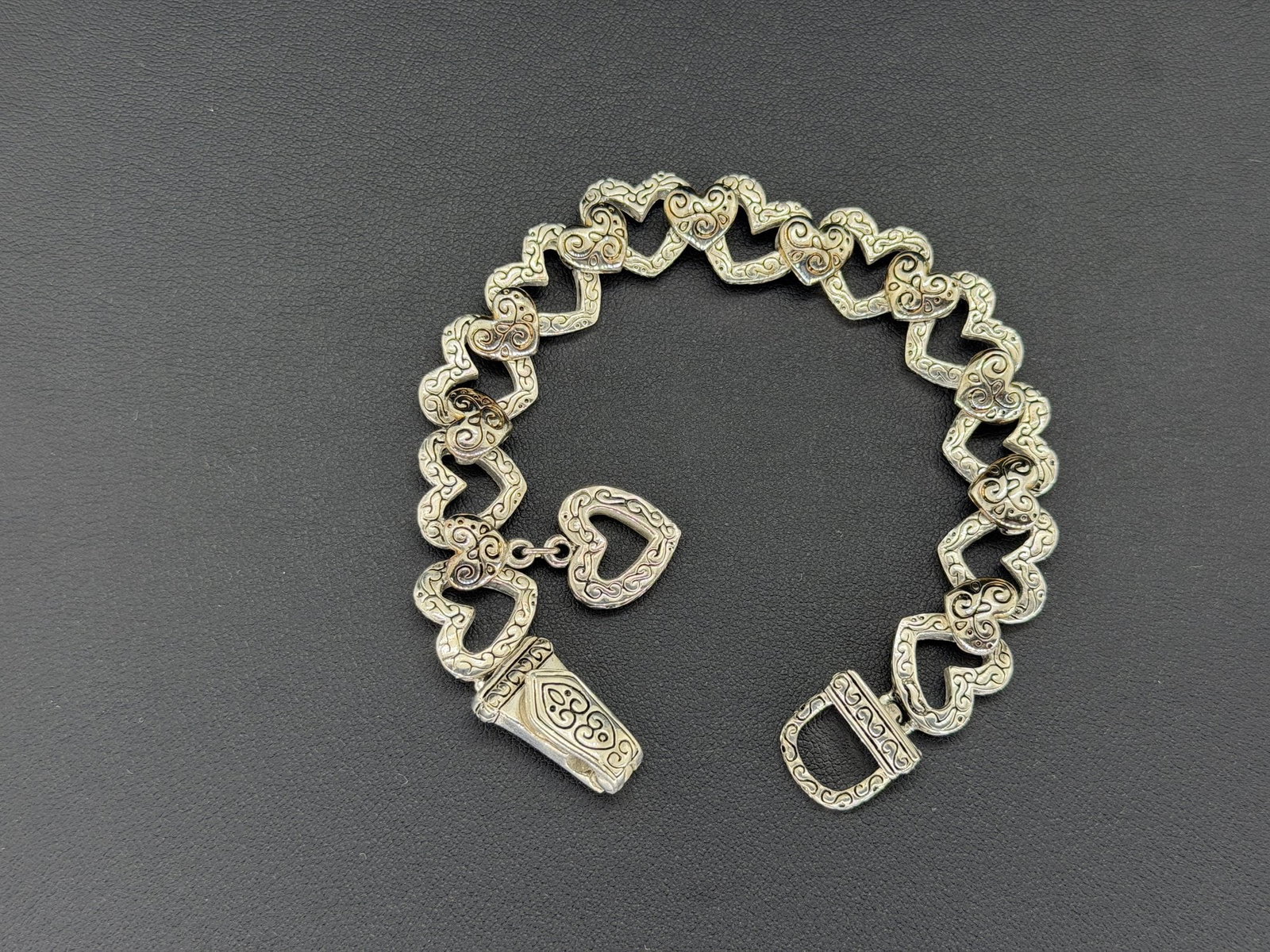 Pre-owned Silver-toned Heart-link Chain Bracelet (1 of 5)