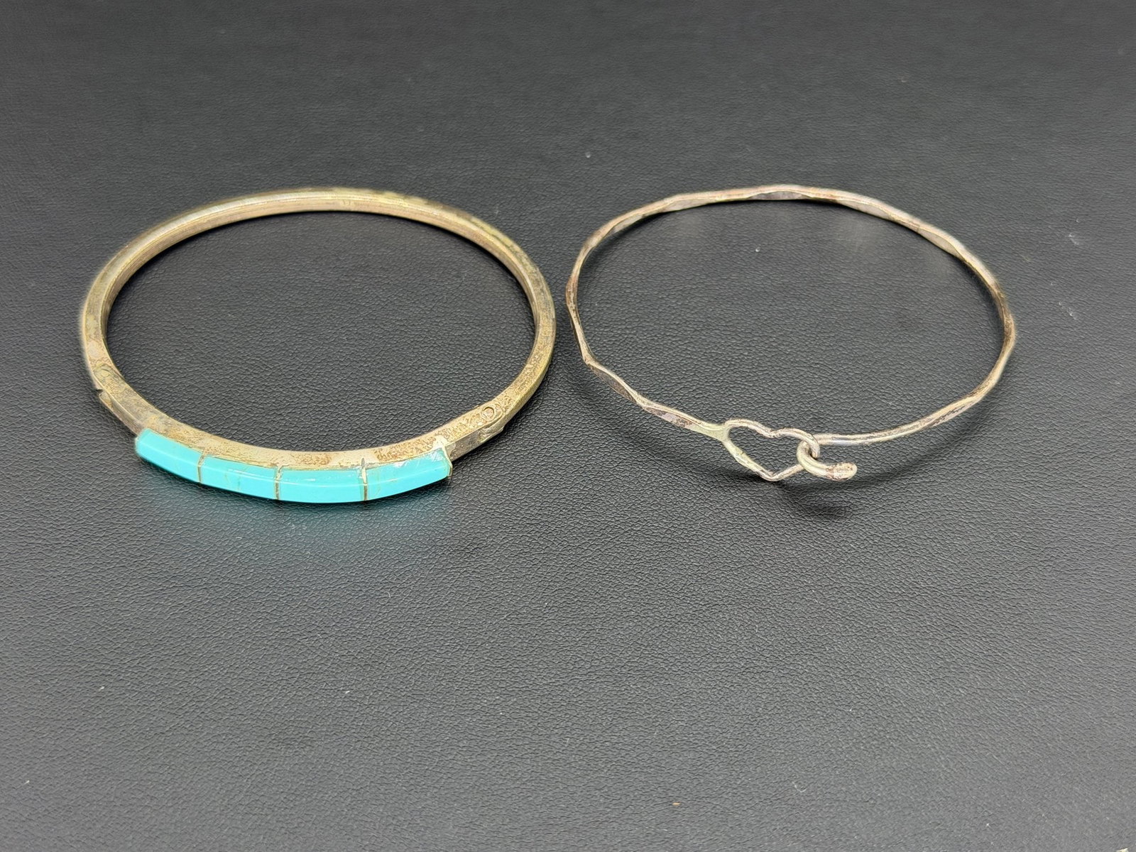 Pre-owned Vintage 925 Sterling Silver Bangle Lot Turquoise Inlay & Hammered Heart Hook: 1. Pre-owned- Vintage 925 Sterling Silver Bangle Lot Turquoise Inlay & Hammered Heart Hook2. All stamps hallmarks or markings are shown as received and are for reference purposes only. Verificatio