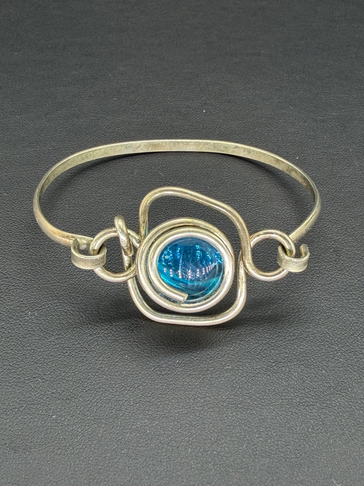 Pre-owned Silver Plated Wire Wrapped Blue Glass Orb Modernist Spiral Hook Bangle Bracelet (1 of 4)