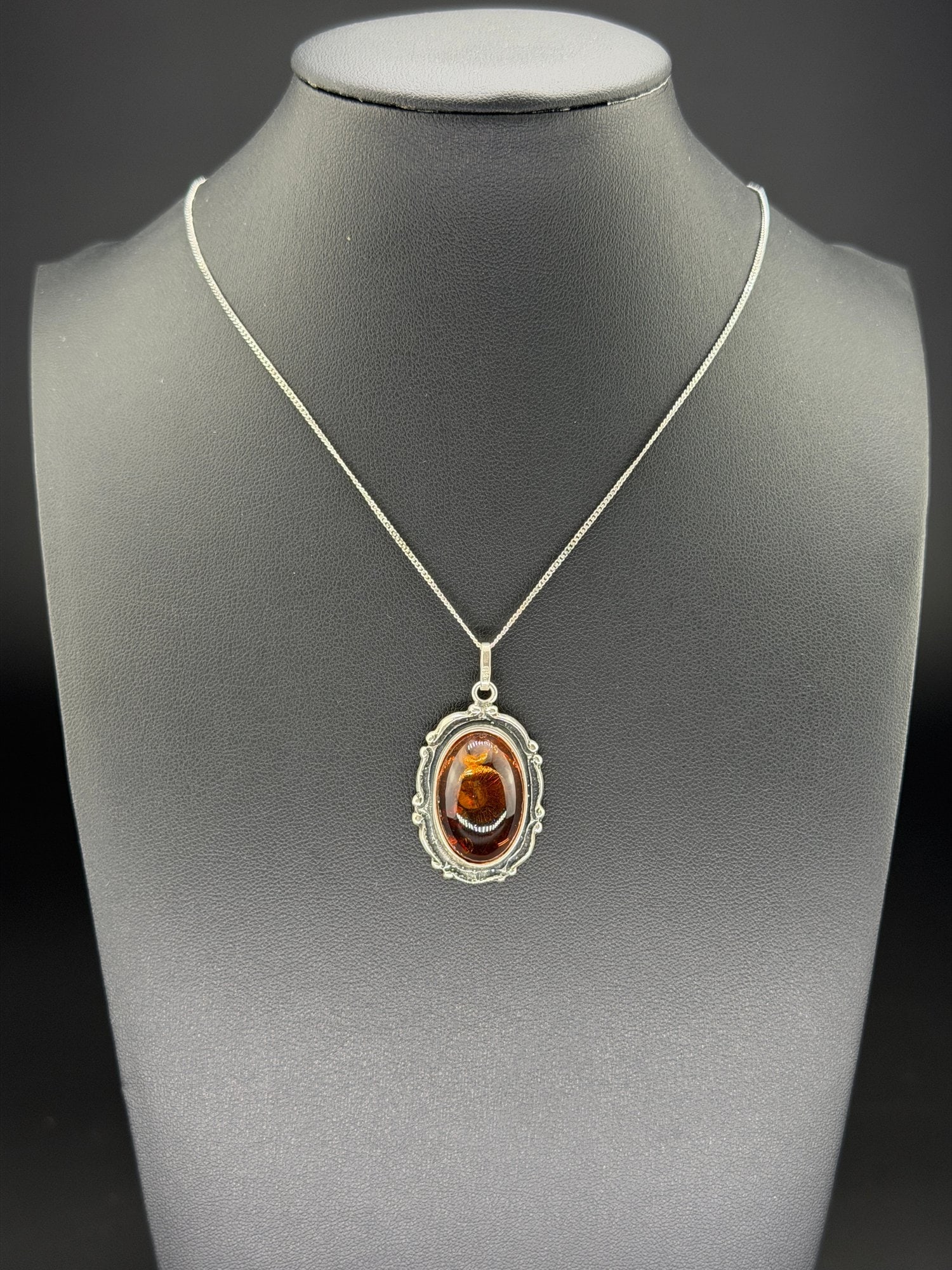 Pre-owned Vintage Sterling Silver Oval Amber Pendant Necklace: 1. Pre-owned- Vintage Sterling Silver Oval Amber Pendant Necklace2. All stamps hallmarks or markings are shown as received and are for reference purposes only. Verification is the sole responsibility 
