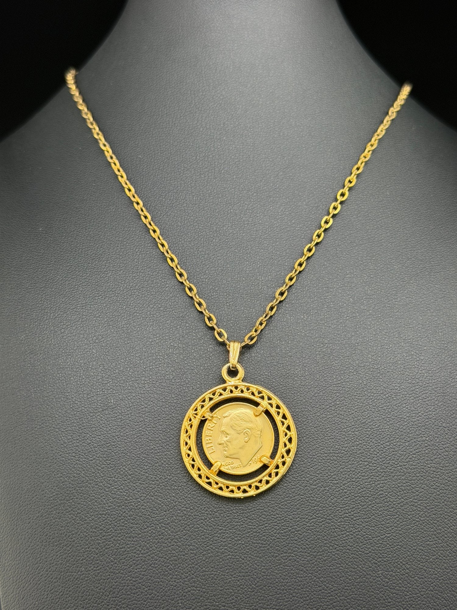Pre-owned Vintage 1965 Roosevelt Dime Coin Gold Plated Pendant Necklace (1 of 5)