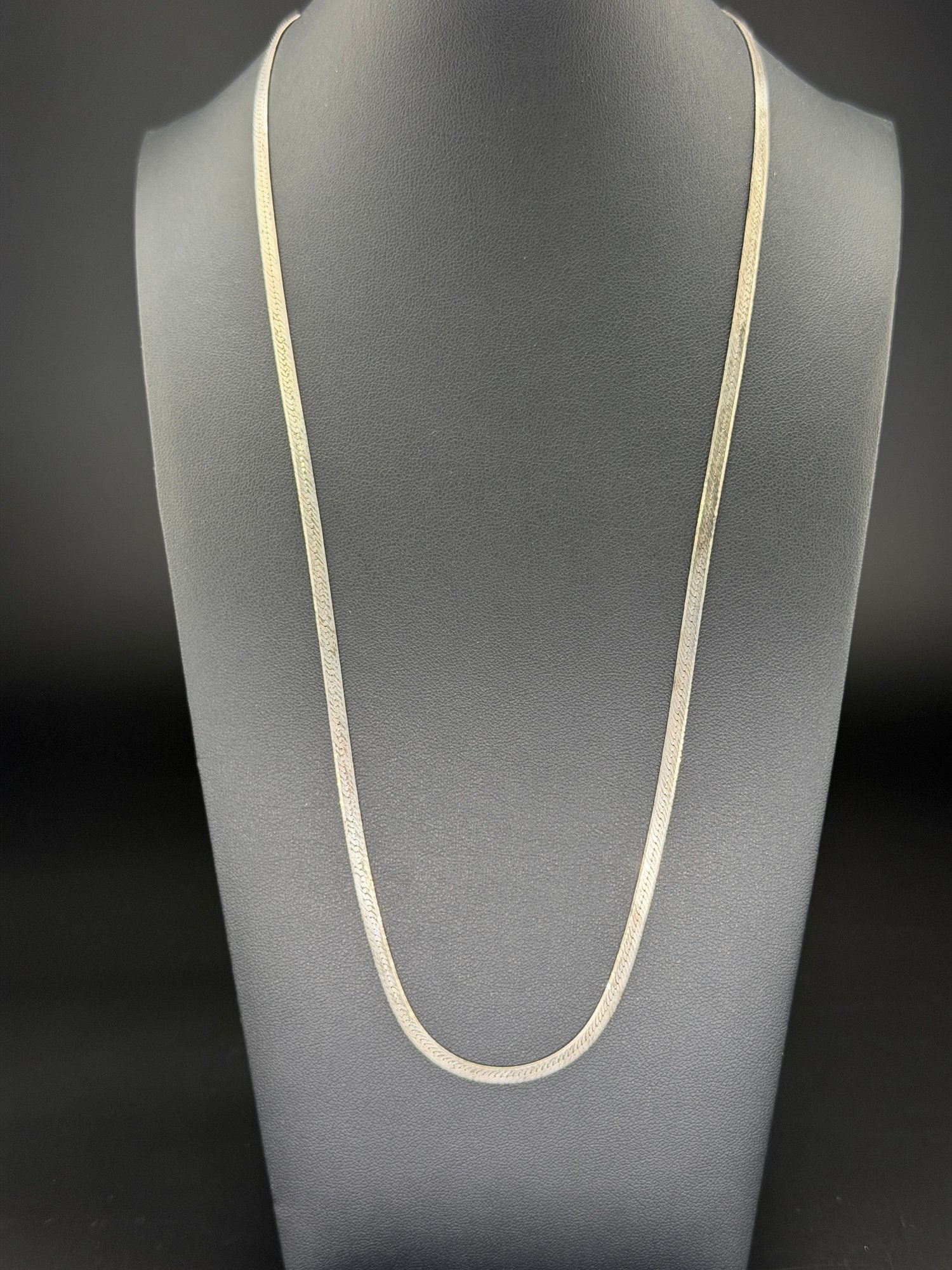 Pre-owned Sterling Silver 925 Herringbone Chain Necklace AAA Classic Flat Design: 1. Pre-owned- Sterling Silver 925 Herringbone Chain Necklace – Classic Flat Design 2. All stamps hallmarks or markings are shown as received and are for reference purposes only. Verification is 