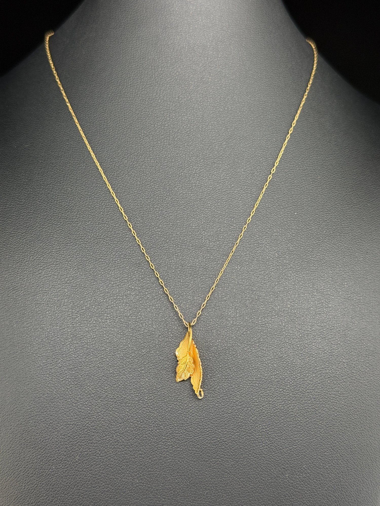 Pre-owned 12K & 14K Gold Filled Leaf Pendant Necklace AAA Delicate Botanical Design (1 of 7)