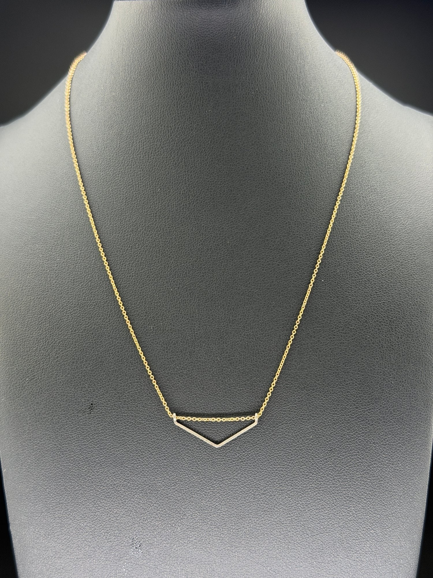 Pre-owned 14K Gold Filled Geometric Chevron Pendant Necklace AAA Minimalist Modern Design: 1. Pre-owned- 14K Gold Filled Geometric Chevron Pendant Necklace – Minimalist Modern Design2. All stamps hallmarks or markings are shown as received and are for reference purposes only. Verifica