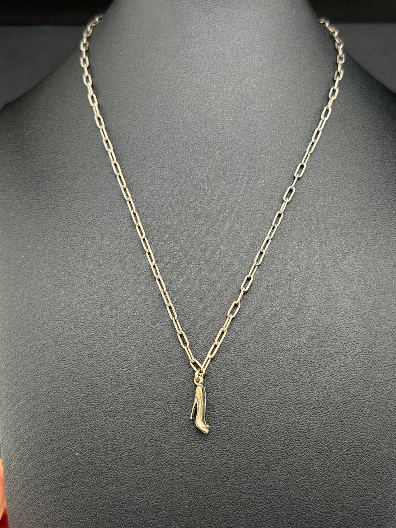 Pre-owned Studio Roja Sterling Silver High Heel Shoe Pendant Paperclip Chain Necklace: 1. Pre-owned- Studio Roja Sterling Silver High Heel Shoe Pendant Paperclip Chain Necklace2. All stamps hallmarks or markings are shown as received and are for reference purposes only. Verification is 