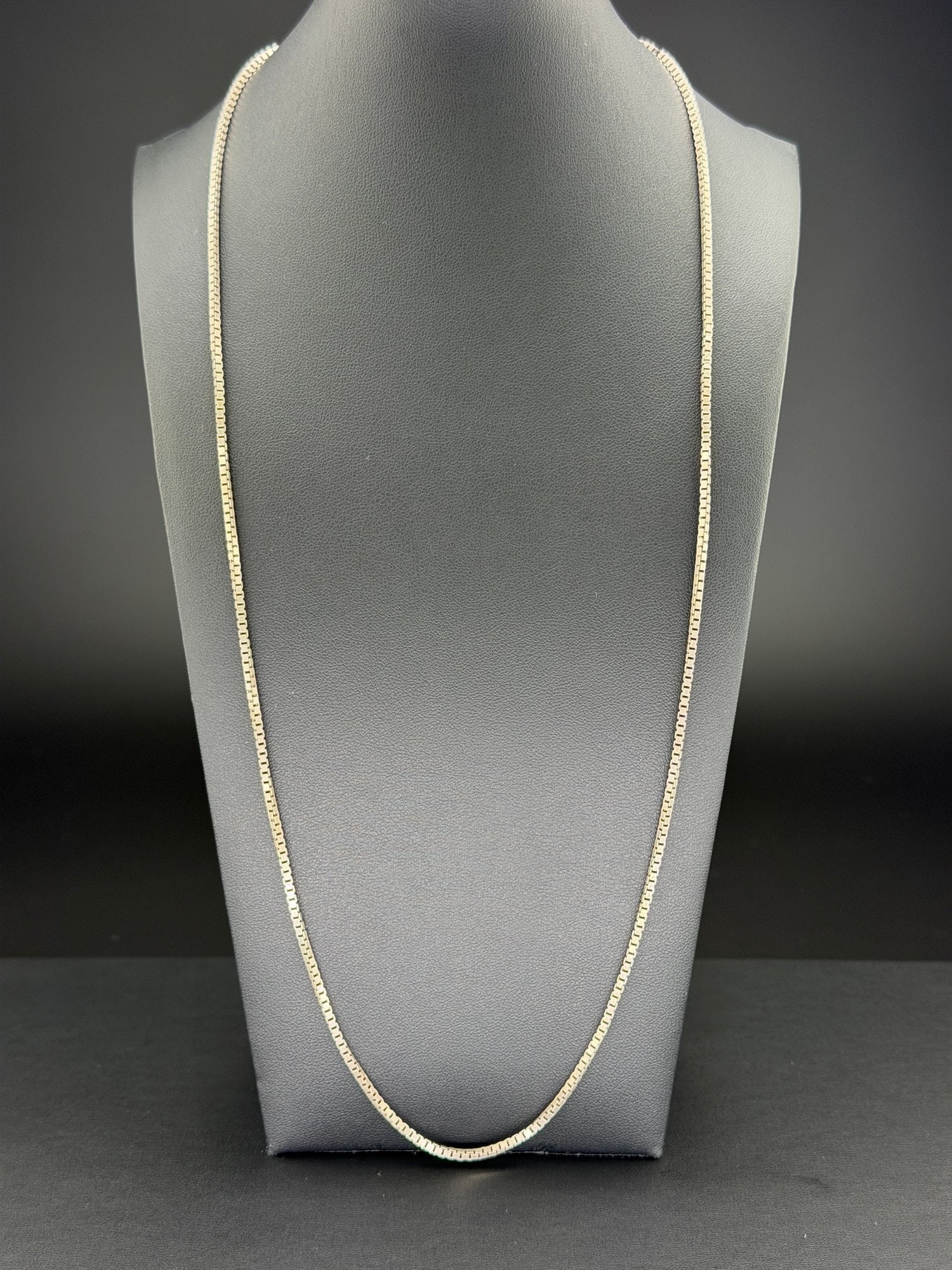 Pre-owned Italian Sterling Silver Stamped Box Chain Necklace: 1. Pre-owned- Italian 925 Sterling Silver Box Chain Necklace2. All stamps hallmarks or markings are shown as received and are for reference purposes only. Verification is the sole responsibility of th