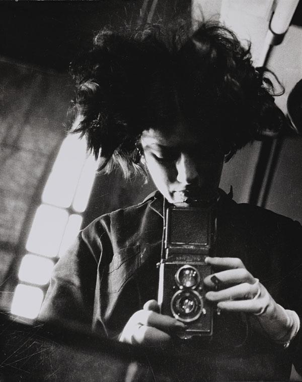 BESNYÖ, Eva (1910-2003).: BESNYÖ, Eva (1910-2003). Selfportrait with camera. Silver print, with the photographer's copyright stamp on the reverse 'Eva Besnyö Fotografe gkf Vondelstraat 92 Amsterdam tel. 123767'. 1931, printe
