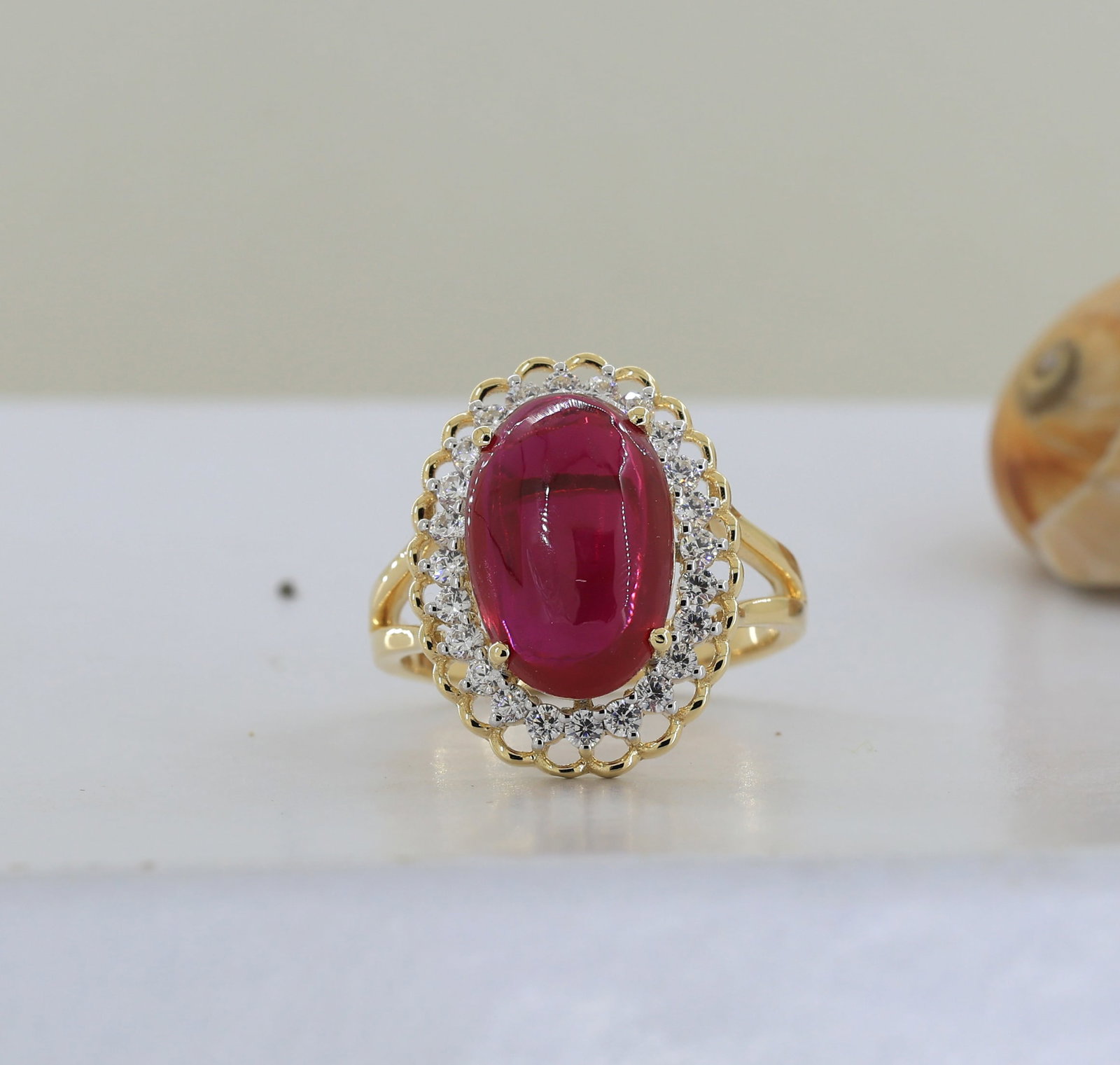 Exquisite 4.0 Ct Cabochon Ruby and Diamond Halo Statement Ring in 14K Yellow Gold: Exquisite Cabochon Ruby and Diamond Halo Statement Ring in 14K Yellow Gold Size Us 7.5 us RING RESIZE AVAILABLE FREE OF COST - FREE SHIPPING,,