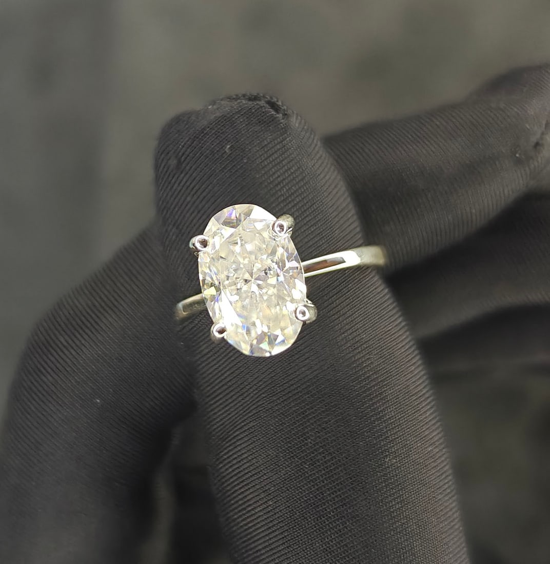 Elegant 4-Prong Oval Solitaire 5ct Diamond Ring in White Gold (1 of 5)