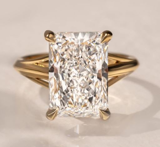 5.00 Carat Radiant Diamond Solitaire 14kt Yellow Gold Engagement Ring: 5.00 Carat Radiant Diamond Solitaire 14kt Yellow Gold Engagement Ring Ring Us 7.00 us Ring Size change available
