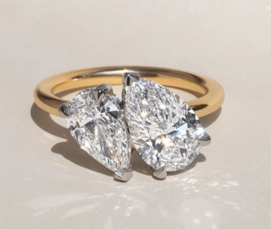 5.00 Carat Pear And Pear Diamond Toi Et Moi Two-Tone Engagement Ring: 5.00 Carat Pear And Pear Diamond Toi Et Moi Two-Tone Engagement Ring 14 kt yellow gold ring Us 7.00 us Ring Size change available