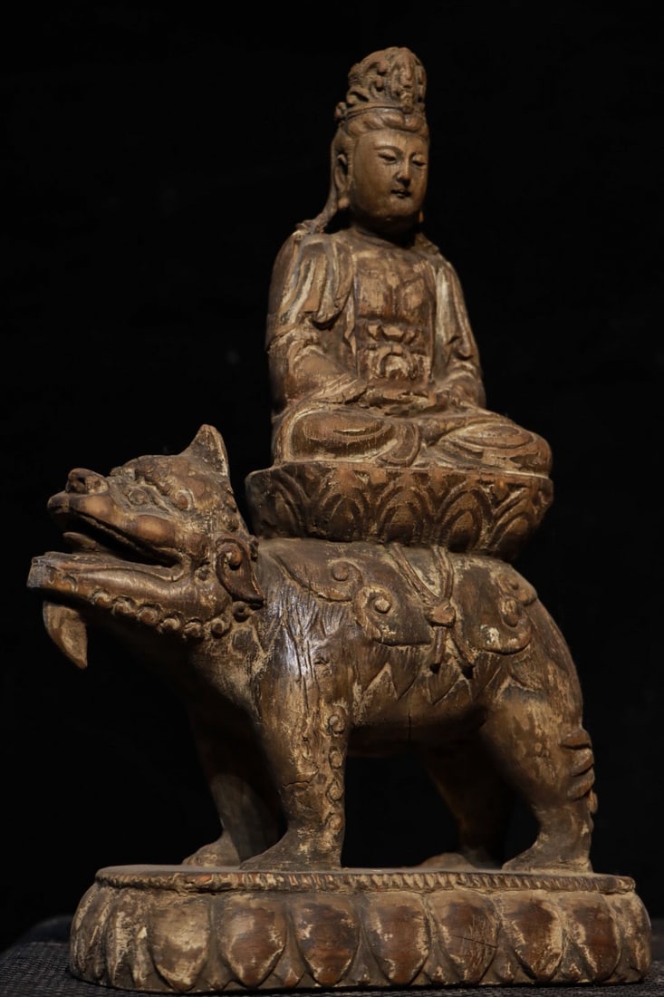 SONG DYNASTY IMAGE OF A LION ROARING GUANYIN BODHISATTVA: H:45cmL:29cmW:15cm This statue is not only a carrier of religious beliefs but also a physical example of the deep integration of ancient Chinese woodcarving art and Buddhist culture. It carries the pe