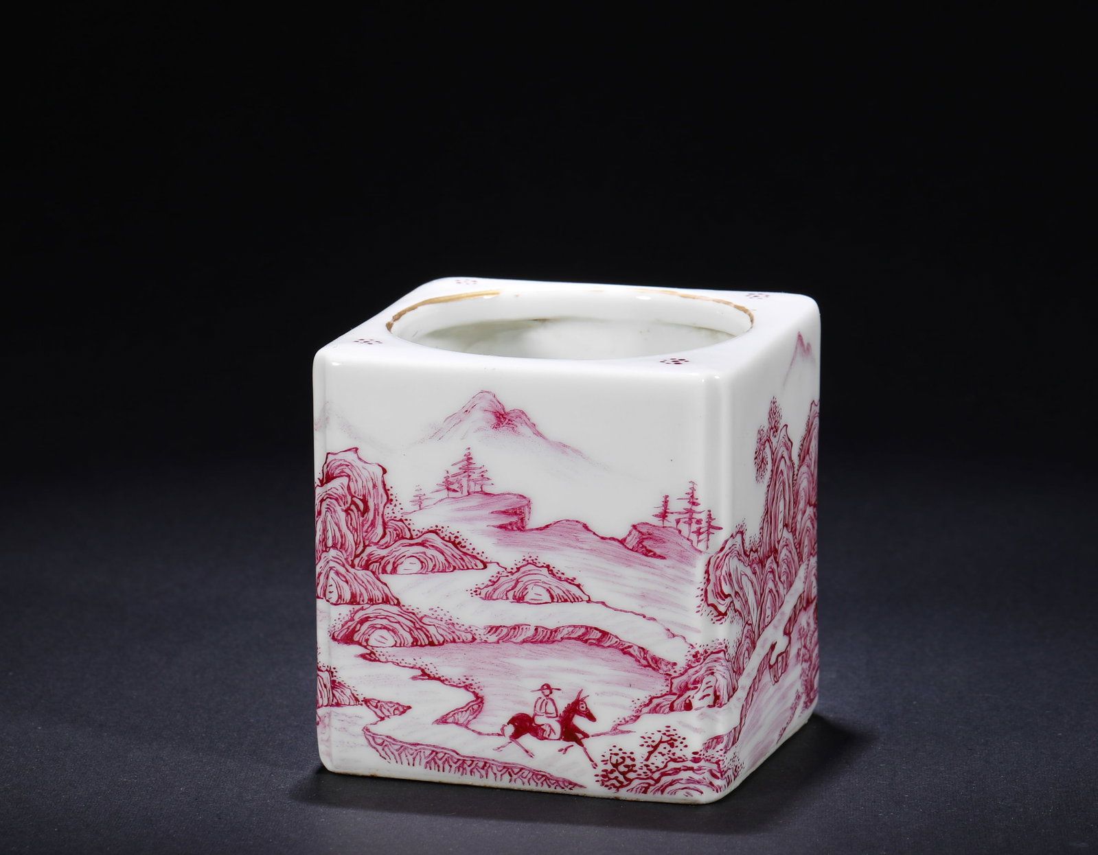 HONG XIAN MADE THE CARMINE PORCELAIN PEN HOLDER: H:6.6cmW:6.5cm