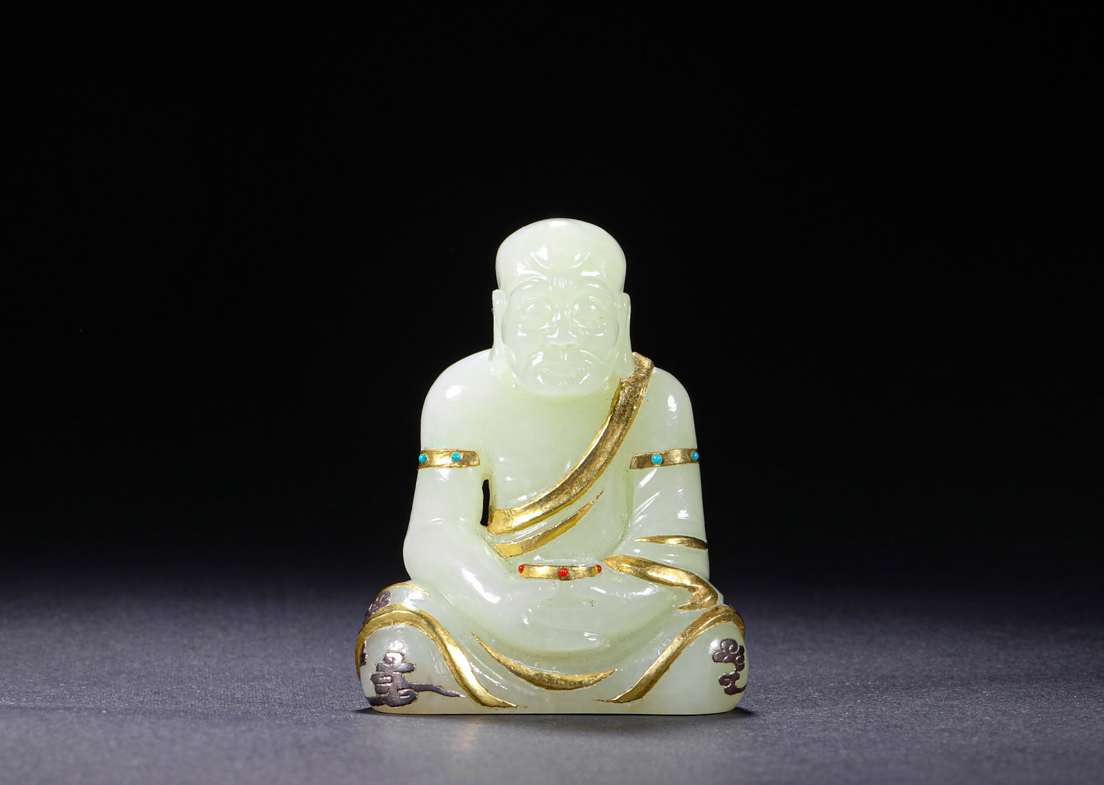 QING DYNASTY HETIAN WHITE JADE WITH GOLD INLAID TURQUOISE SEATED ARHAT: H:6.6cm(2.60in)W:5.4cm(2.13in)Weight:130g(0.29lb)This is an exquisite jade sculpture of a seated Arhat from the Qing Dynasty, combining jade carving, gemstone inlay, and gold/silver inlay techniques.T