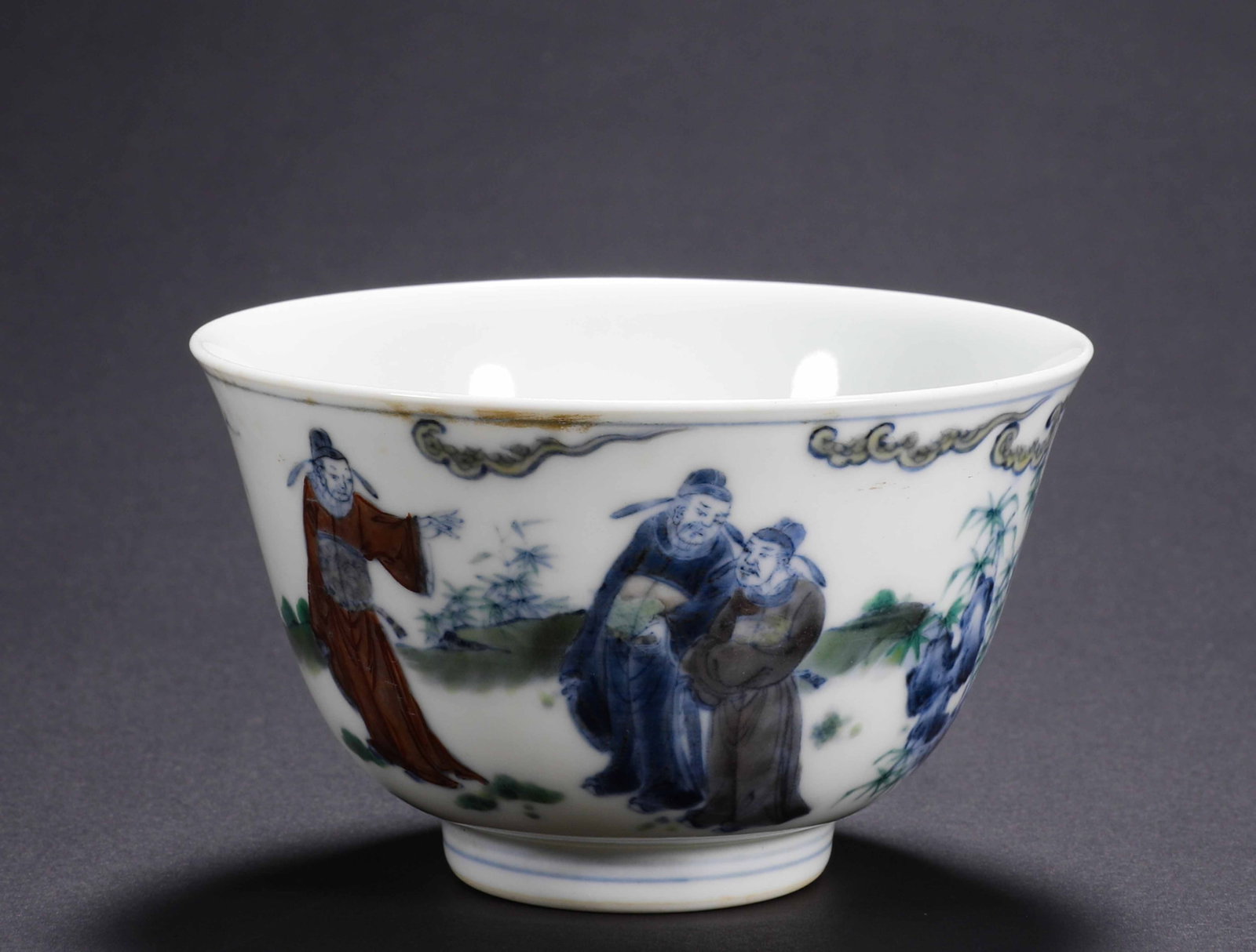 A TEACUP MADE IN THE YONGZHENG PERIOD OF THE GREAT QING DYNASTY: H:5.2cmD8.4cm