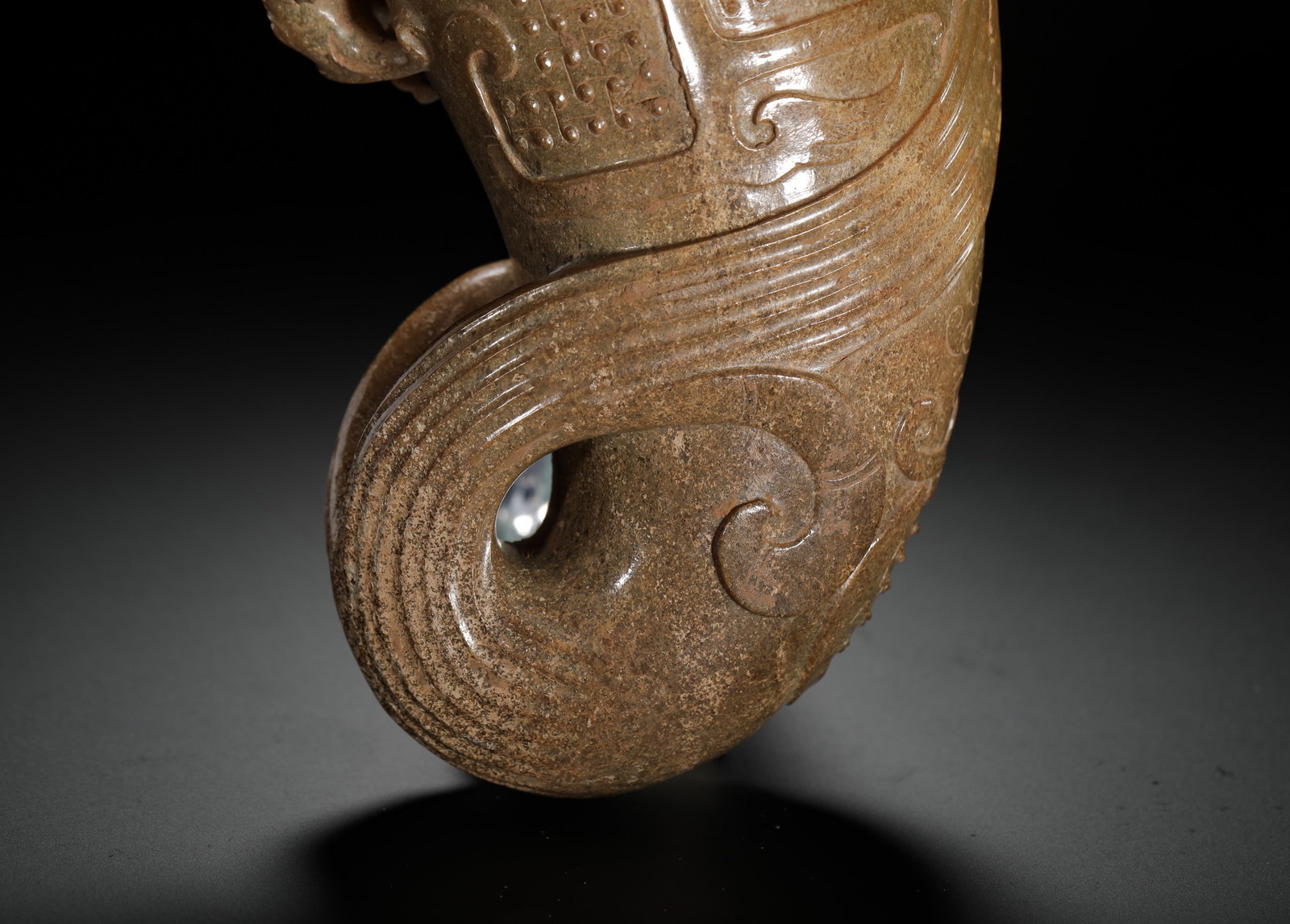 HAN DYNASTY HETIAN JADE PHOENIX-PATTERNED ANGULAR CUP - 3
