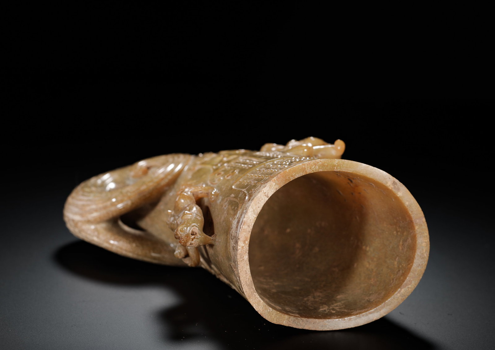 HAN DYNASTY HETIAN JADE PHOENIX-PATTERNED ANGULAR CUP - 6