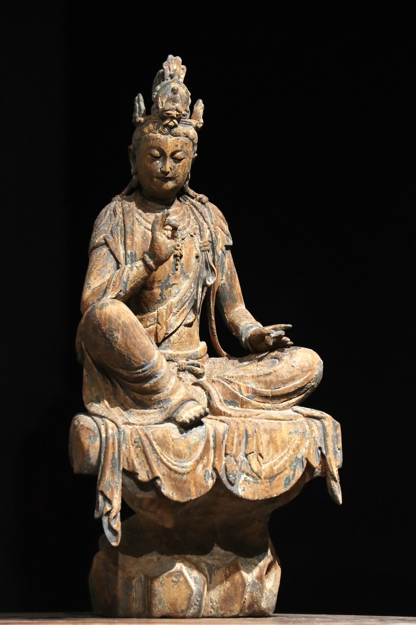 TANG DYNASTY WOODCARVING OF THE FREE AND EASY GUANYIN (1 of 8)