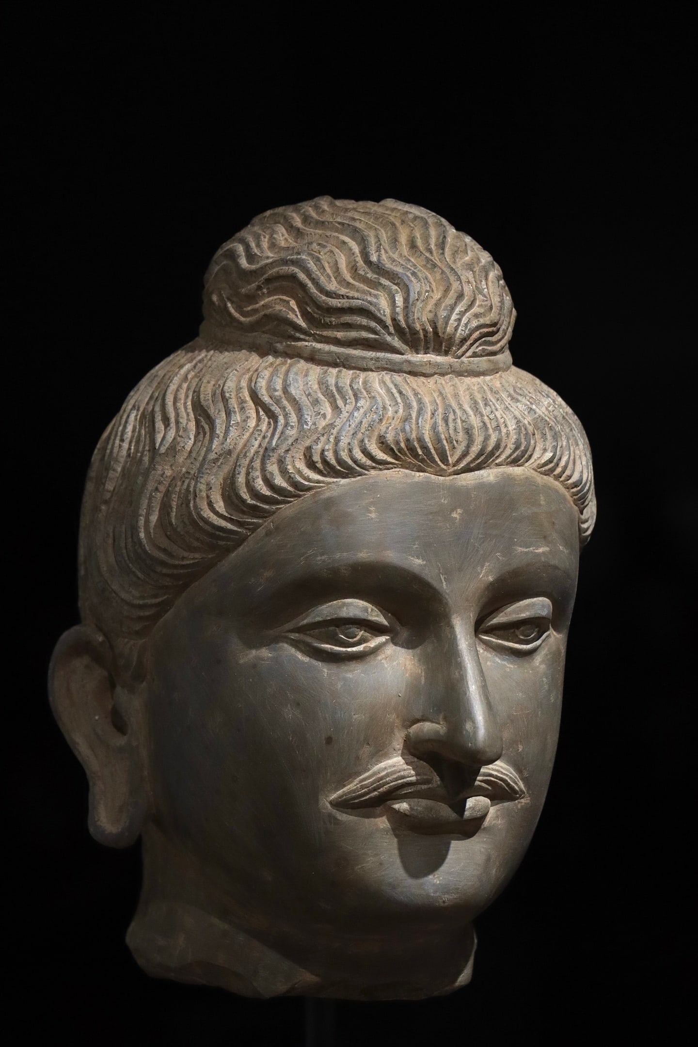 6TH CENTURY BLUESTONE GANDHARA BUDDHA HEAD: H:28cm