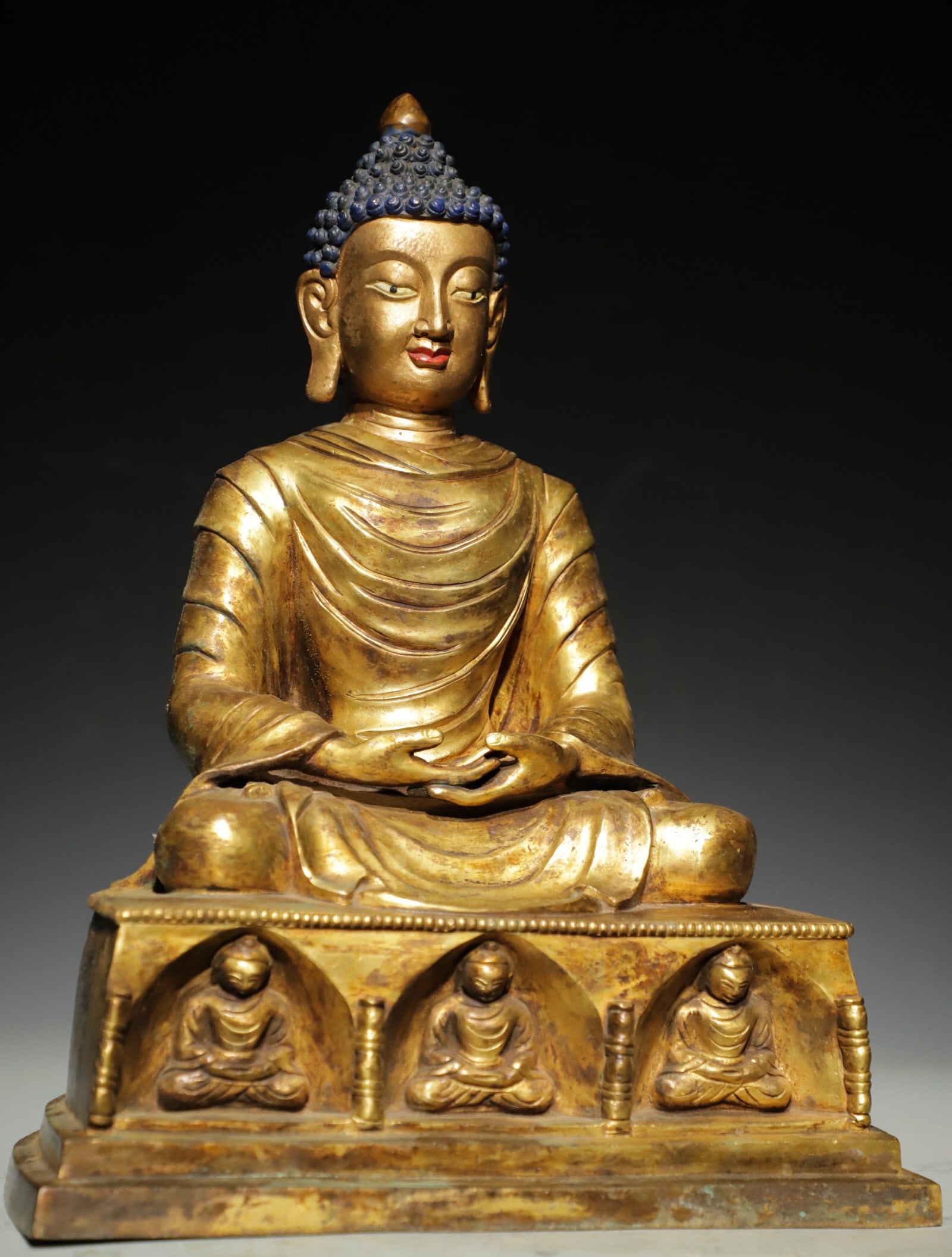 A GILDED BRONZE SEATED STATUE OF SAKYAMUNI BUDDHA FROM THE MING DYNASTY (1 of 9)
