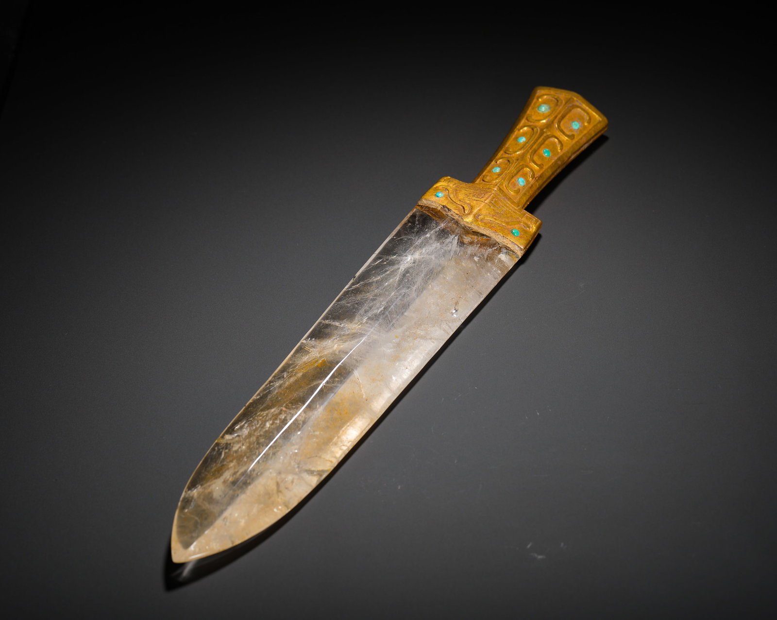 CRYSTAL HALBERDS OF THE SHANG AND ZHOU DYNASTIES