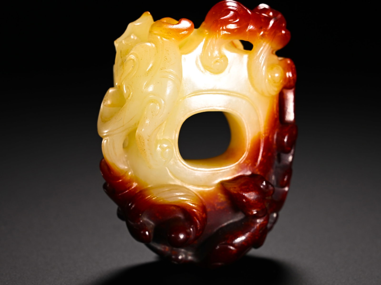 HAN DYNASTY HETIAN JADE RED QIN CHI DRAGON CHICKEN HEART PENDANT: Height:6cm(2.36in)Width:4.8cm(1.89in)Weight:80g(0.18lb)Han Dynasty Hetian jade heart-shaped she pendant with red russet inclusions. Evolving from the pre-Qin jade archer's thumb ring, this ornament re