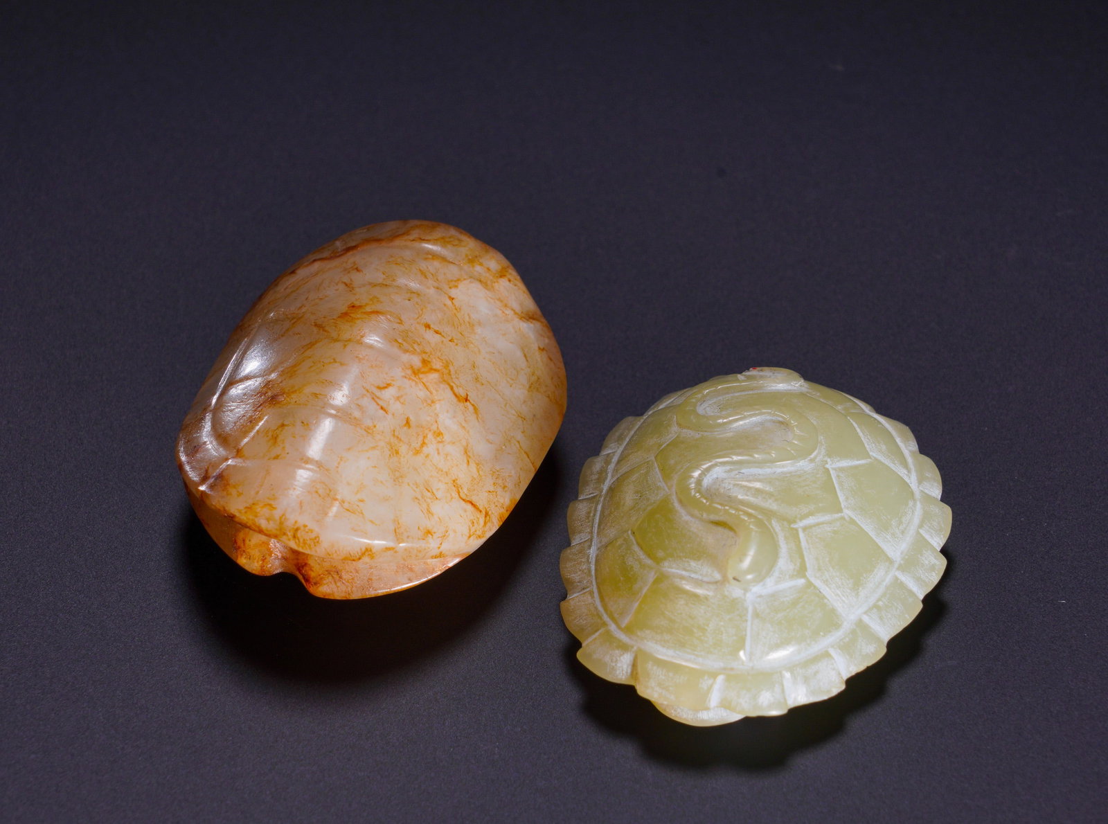 A SET OF TWO PIECES OF HAN DYNASTY JADE CICADAS AND BLACK TORTOISE SHELL PENDANTS: Height:3.5cm(1.38in)Width:1.5cm(0.59in)Weight:40g(0.09lb)Han Dynasty jade cicada and tortoise-shell pendant (set of two pieces).The left jade cicada of white jade is covered with natural russet patina