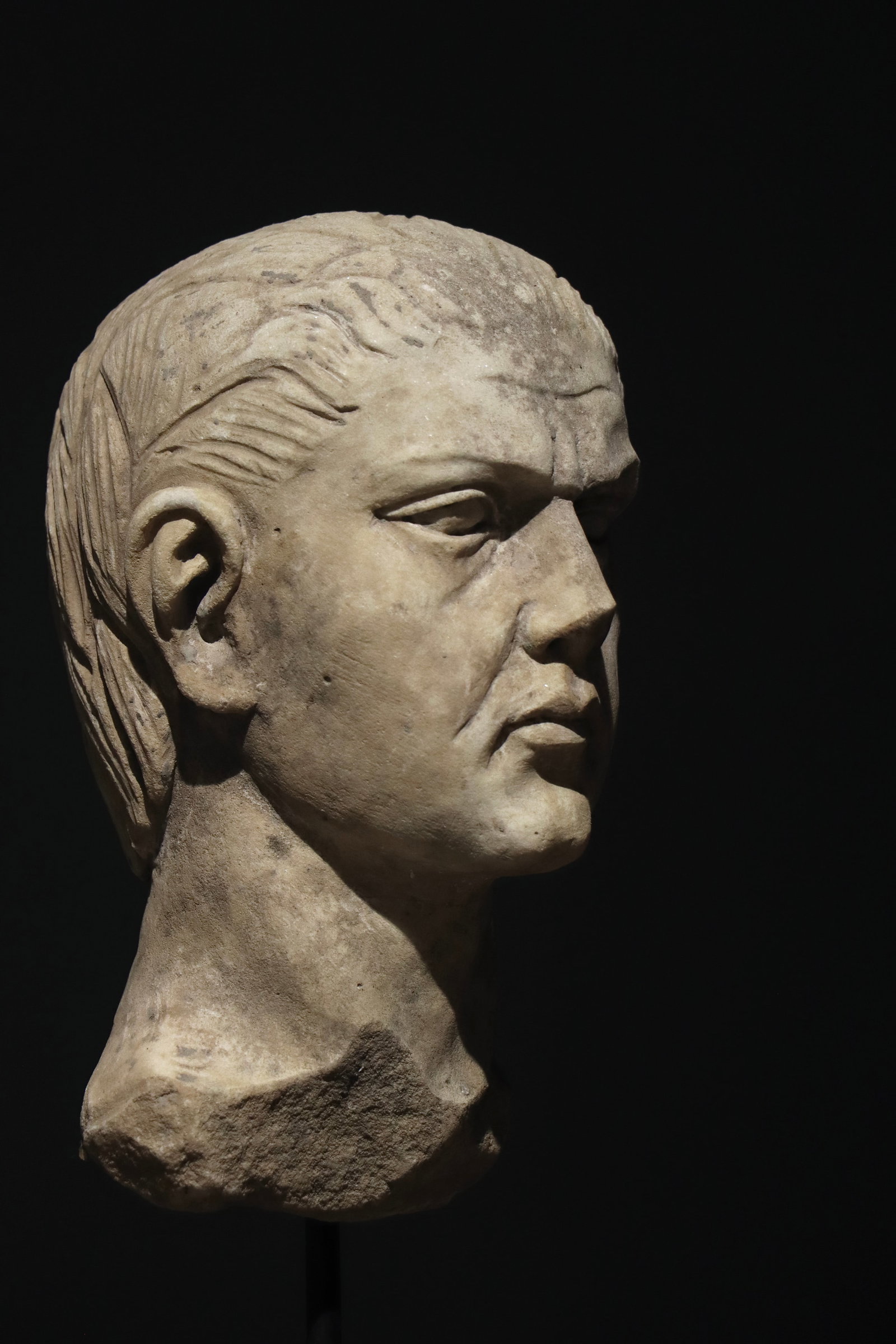 A 3TH-CENTURY ANCIENT GREEK STONE HEAD: H:40cm (15.75in) H:22cm (8.66in)