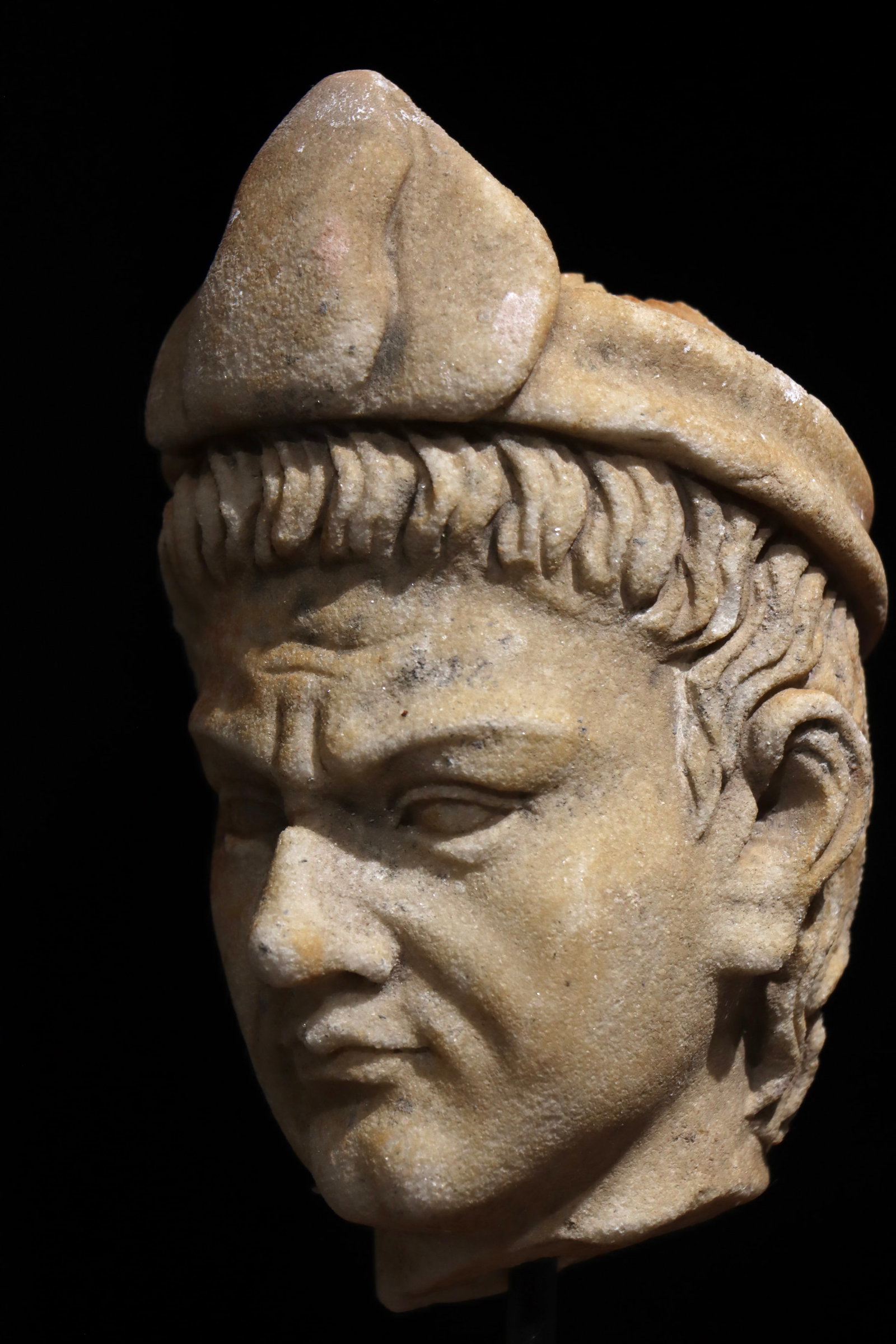 A 3TH-CENTURY ANCIENT GREEK STONE HEAD