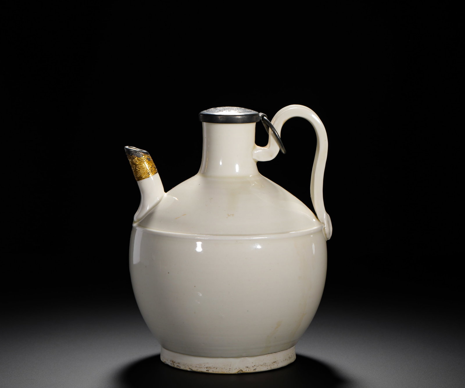 WHITE GLAZED ROUND-BELLIED EWER OF SONG DING KILN (1 of 9)