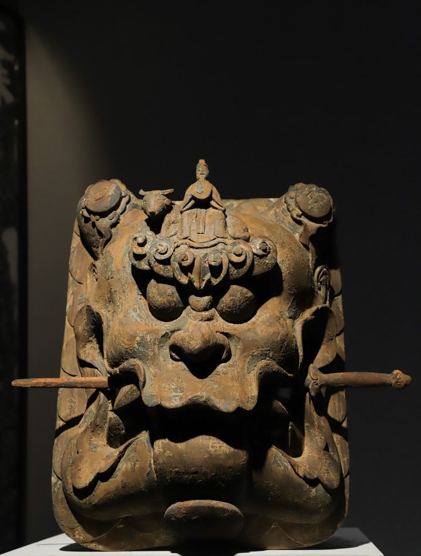 MING DYNASTY NANMU TONGUE-AND-MOUTH: H:43cm L:33cm T:16???L:45??This is an ancient wooden-carved Fangxiang mask (or tomb-guarding talisman). Carved from a single piece of wood, it has a fierce and majestic appearance, with a long rod ins