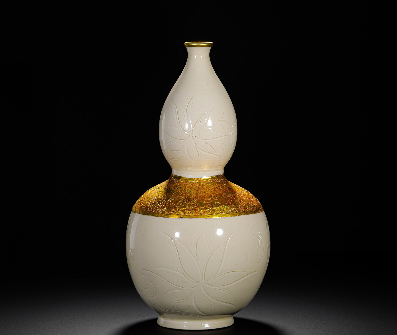 WHITE GLAZED FLOWER-ENGRAVED GOURD VASE FROM SONG DING KILN (1 of 9)