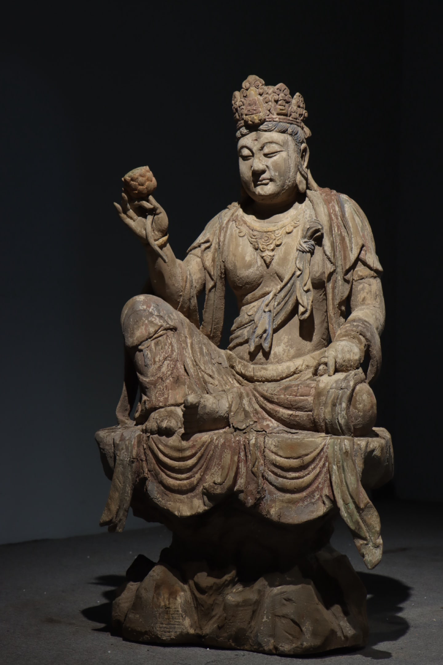 WOOD CARVINGS OF BODHISATTVAS FROM THE MING DYNASTY: H130cm