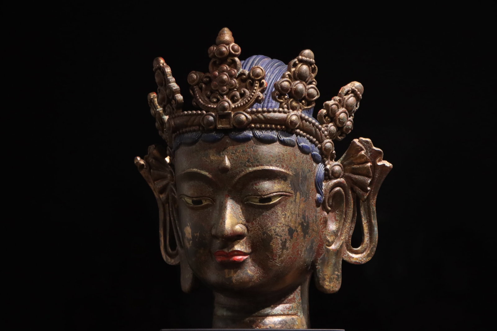GILDED BRONZE PORTRAIT OF A BODHISATTVA FROM THE MING DYNASTY
