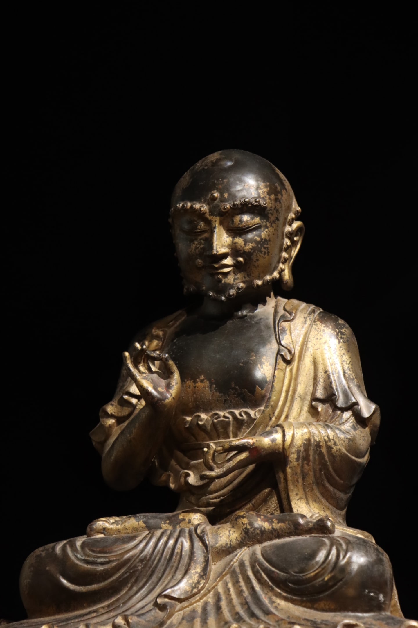 BRONZE AND GOLD STATUES OF BODHIDHARMA FROM THE QING DYNASTY: H:43cm W:46cm