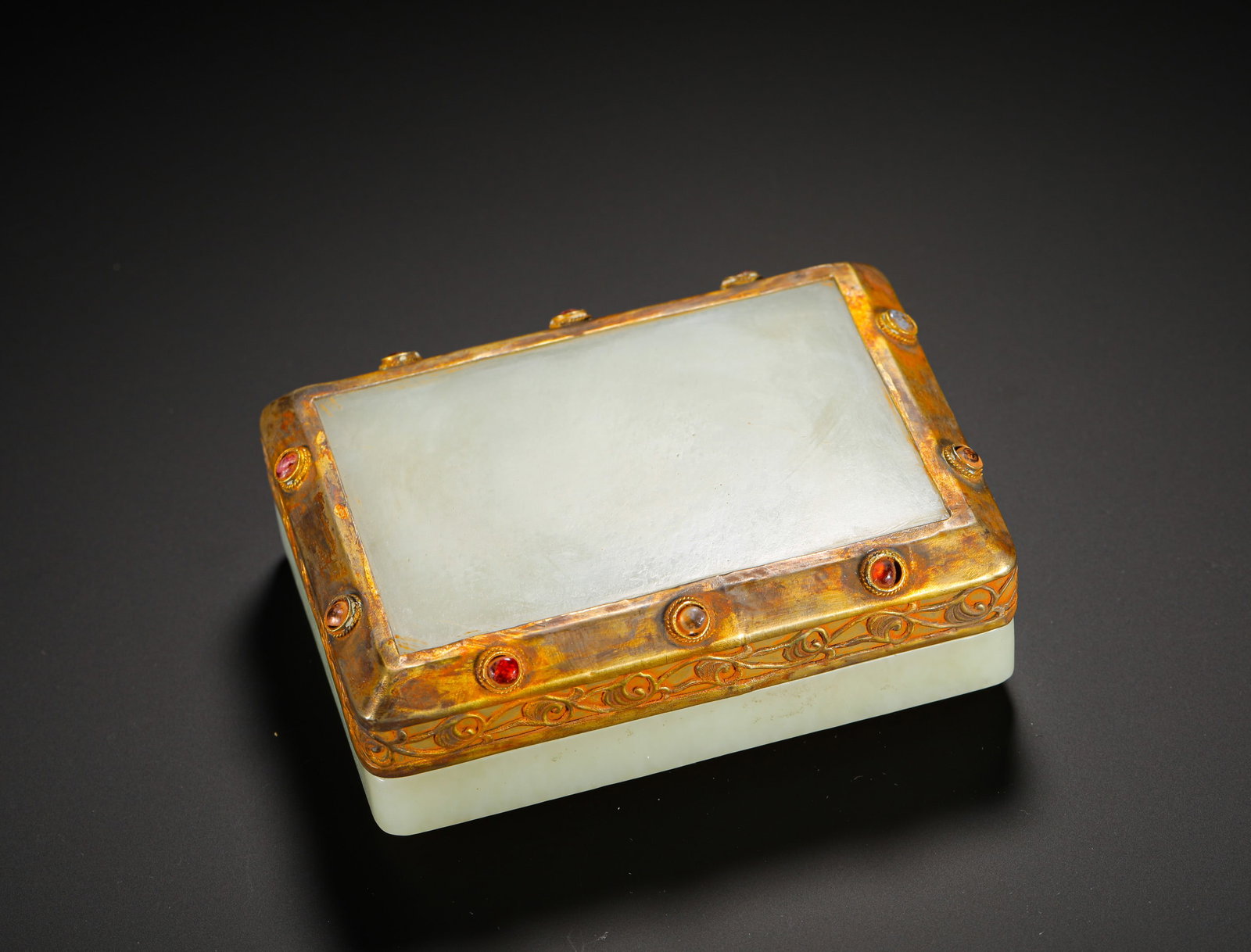 QING DYNASTY HETIAN JADE INLAID TREASURE SQUARE SEAL CLAY BOX: Height:4cm(1.57in) Width:11cm(4.33in) Weight:270g(0.60lb)Hetian white jade square cinnabar paste box with gilt and gem inlay, Qing Dynasty.Smooth fine jade plain unadorned box body with tight fitting 