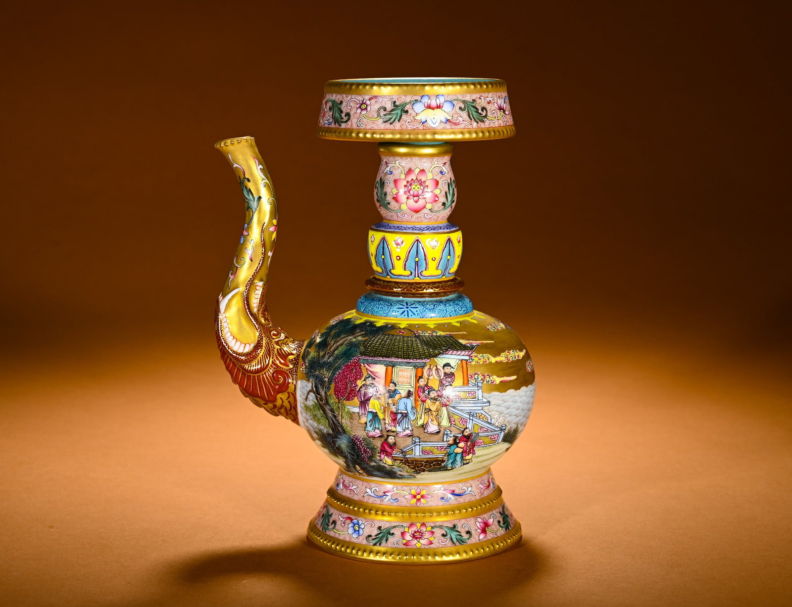 QING DYNASTY GOLD GROUND POLYCHROME COURTYARD FIGURE PATTERN BAMBA POT