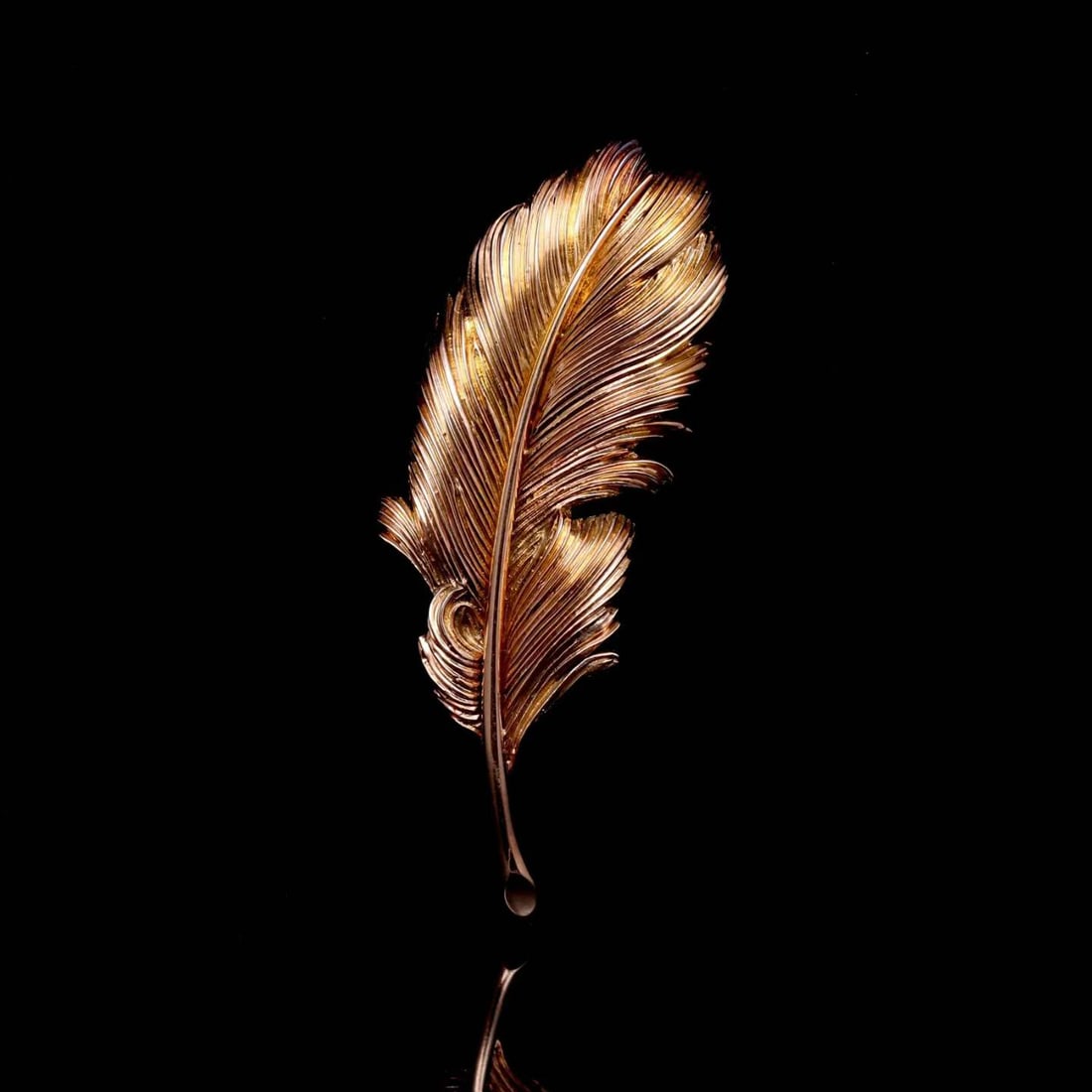 Retro 18K gold feather: Weight: 16.07 g, Dimensions: 72.3 x 26 mm