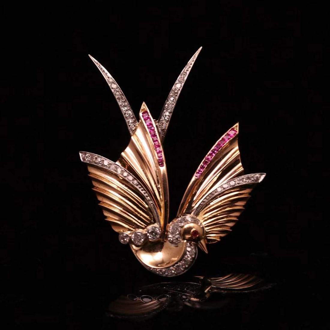 8K gold ruby diamond Bird of Paradise brooch: Weight: 21.5 g, Dimensions: 59 x 46.7 mm