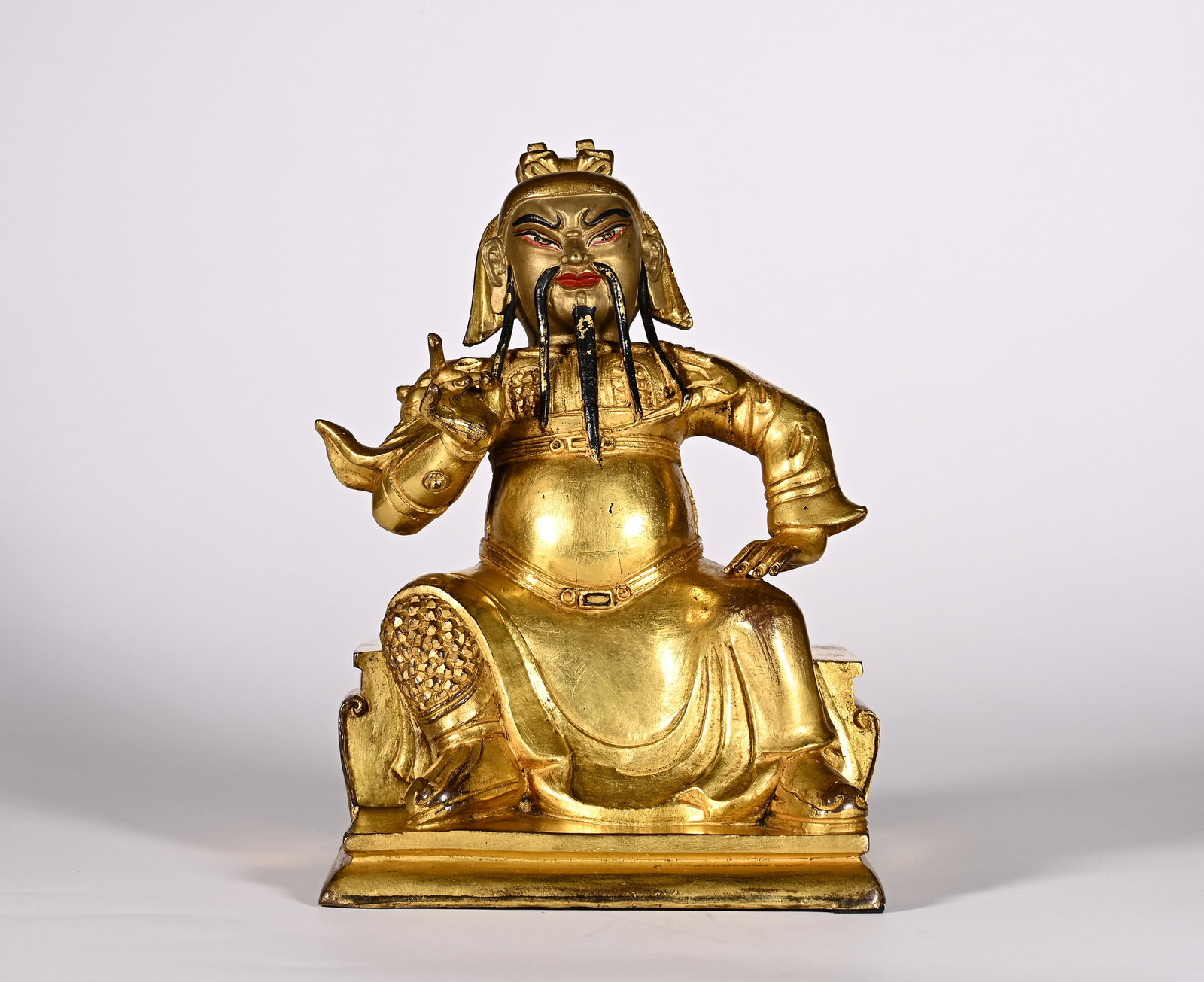 Gilded bronze statue of Guan Gong from the Qing Dynasty: Height:19cm(7.48in), Width:12cm(4.72in), Weight:2030g (4.475lb)