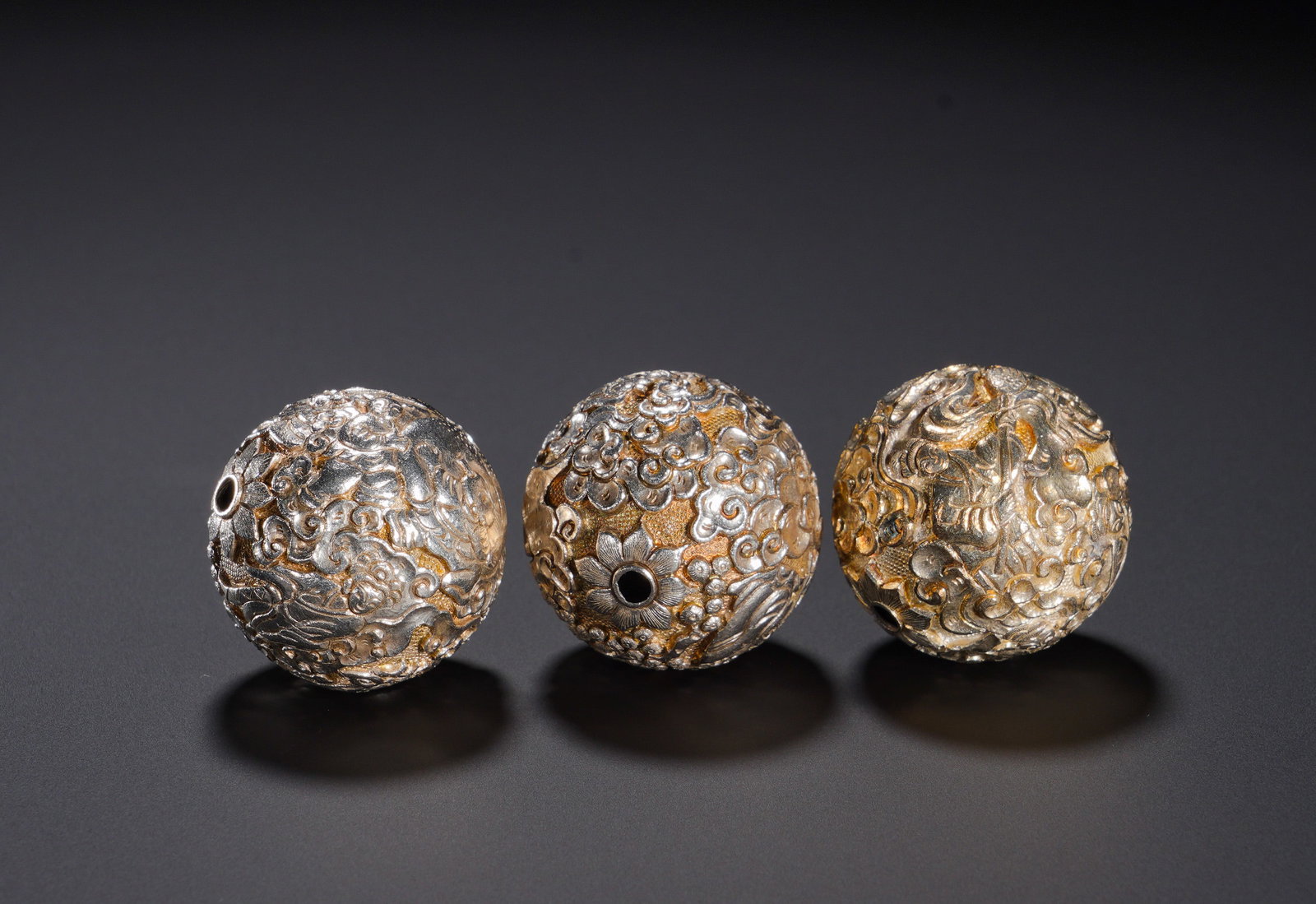 Silver gilded filigree Buddha head beads of the Qing Dynasty: Diameter:3.3cm(1.30in), Weight:70g (0.154lb)Three Silver-Gilt Beads with Raised Relief Auspicious Beast, Floral and Cloud PatternsThe three spherical beads are silver base gilded, constructed upon fil