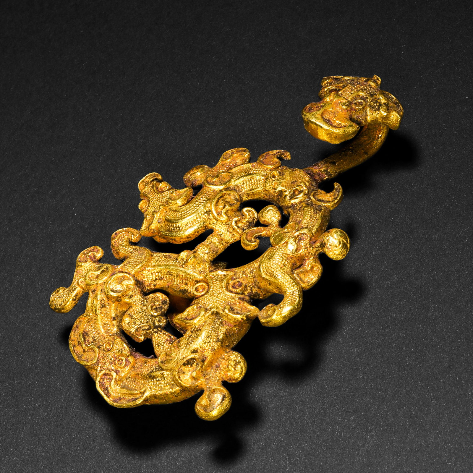 Gold dragon-head sash hooks of the Ming Dynasty: H7.5cm W4.5cm Weight129g